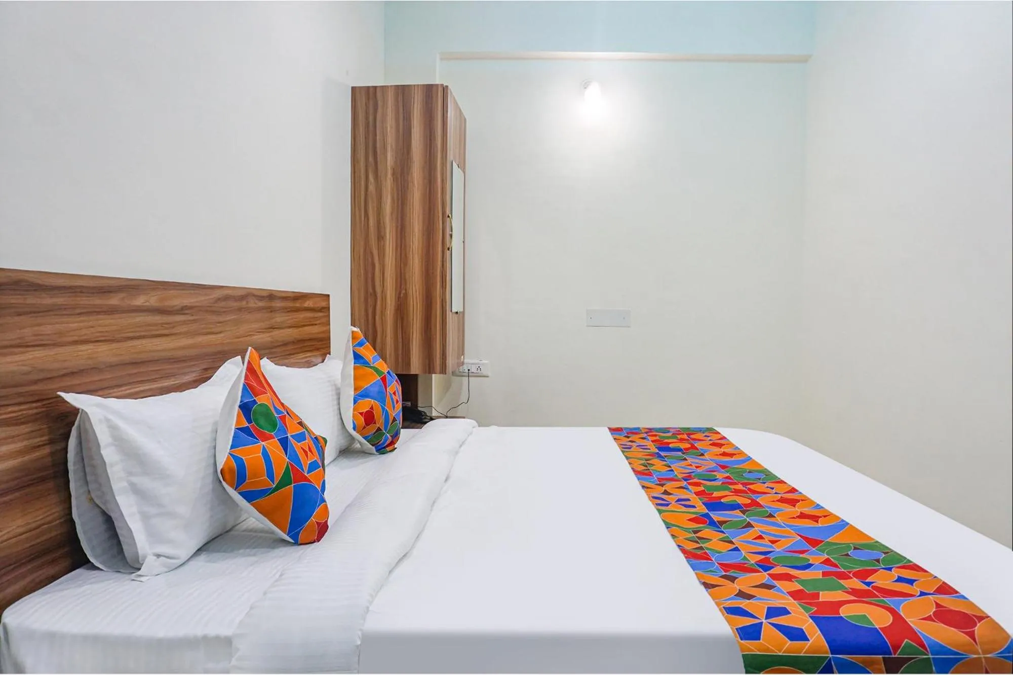 Bed in Fabhotel The Mantra inn - Nr world trade center