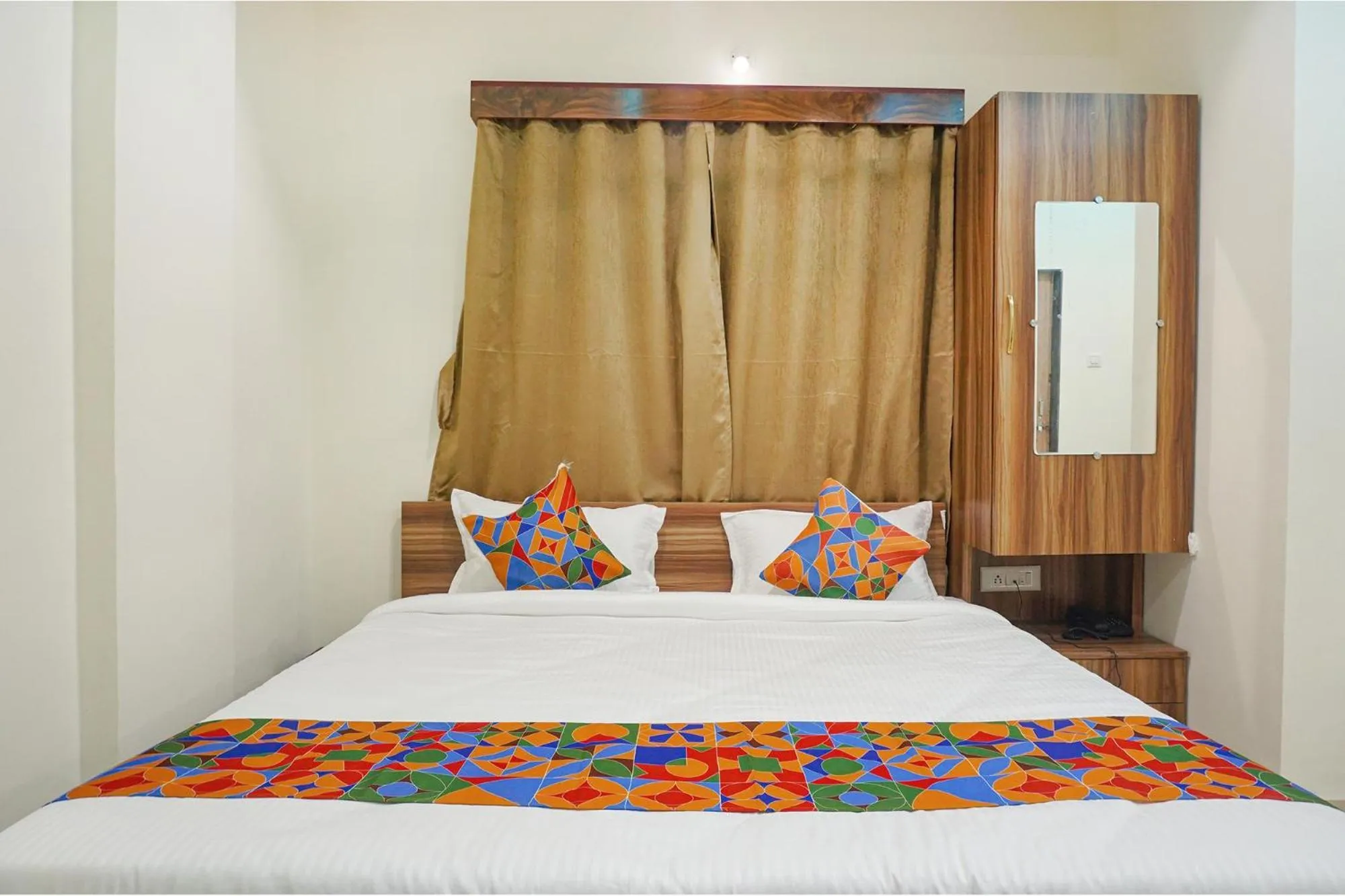 Bed in Fabhotel The Mantra inn - Nr world trade center