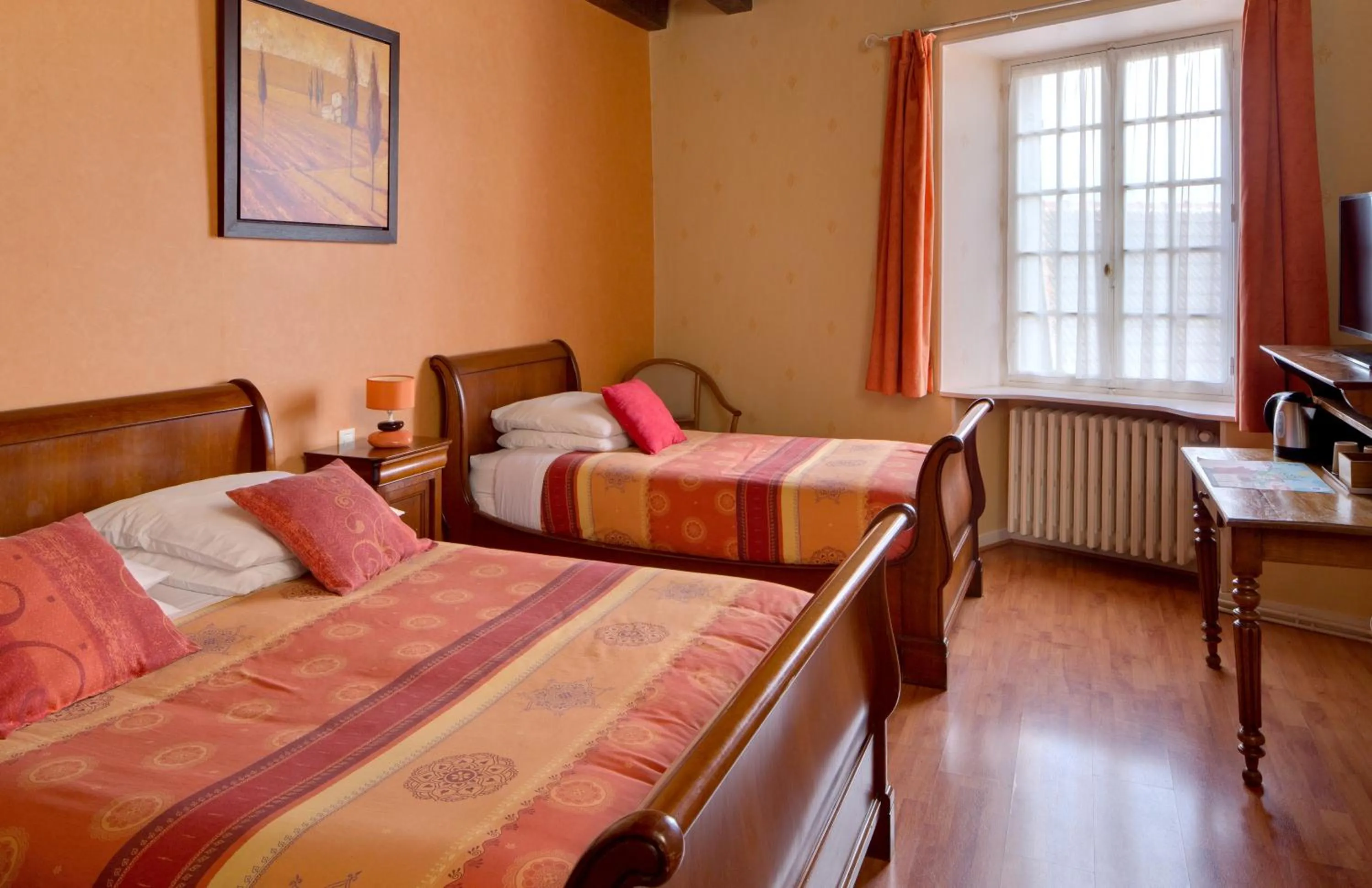 Bedroom, Bed in Hôtel de France