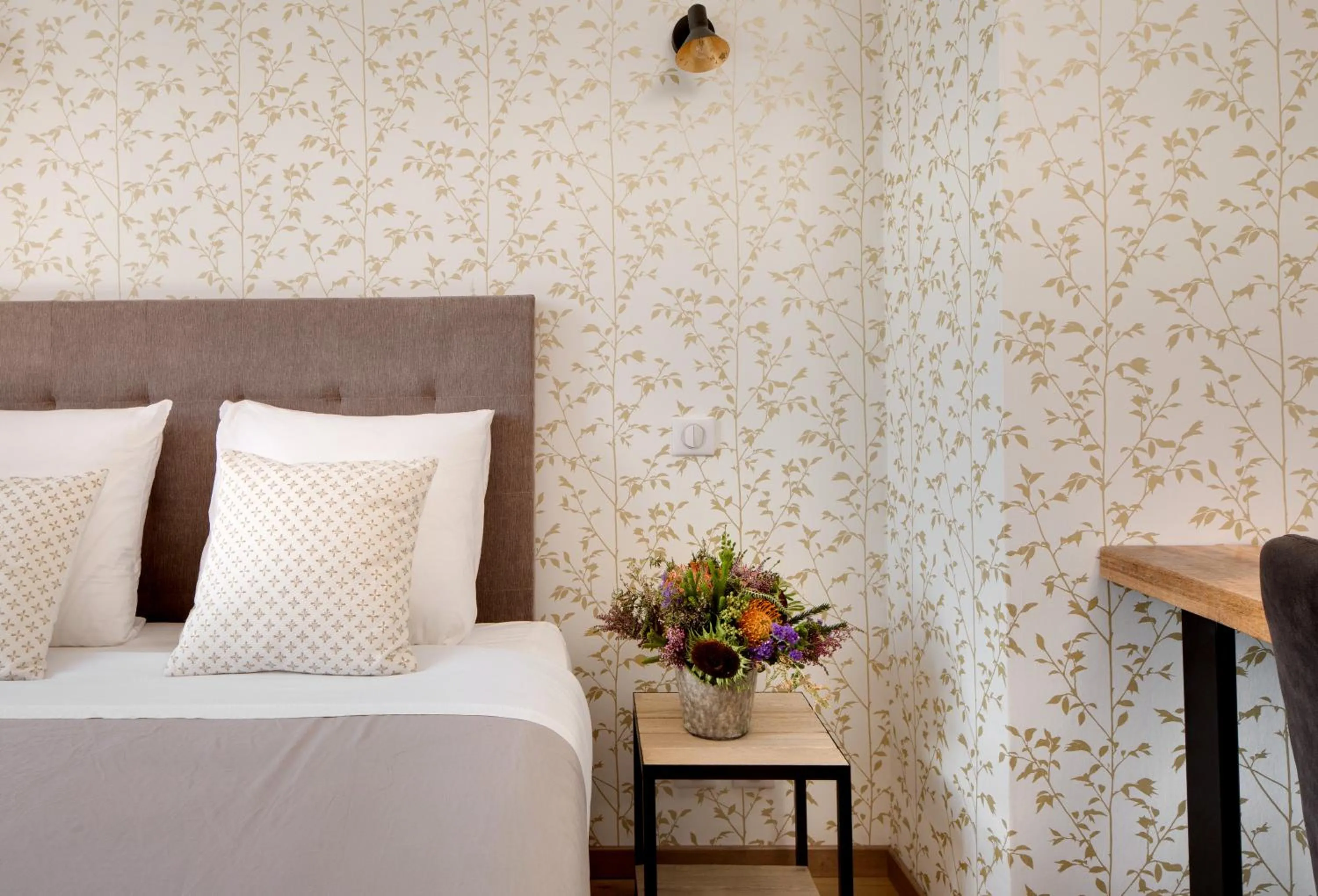Bedroom, Bed in Hôtel de France
