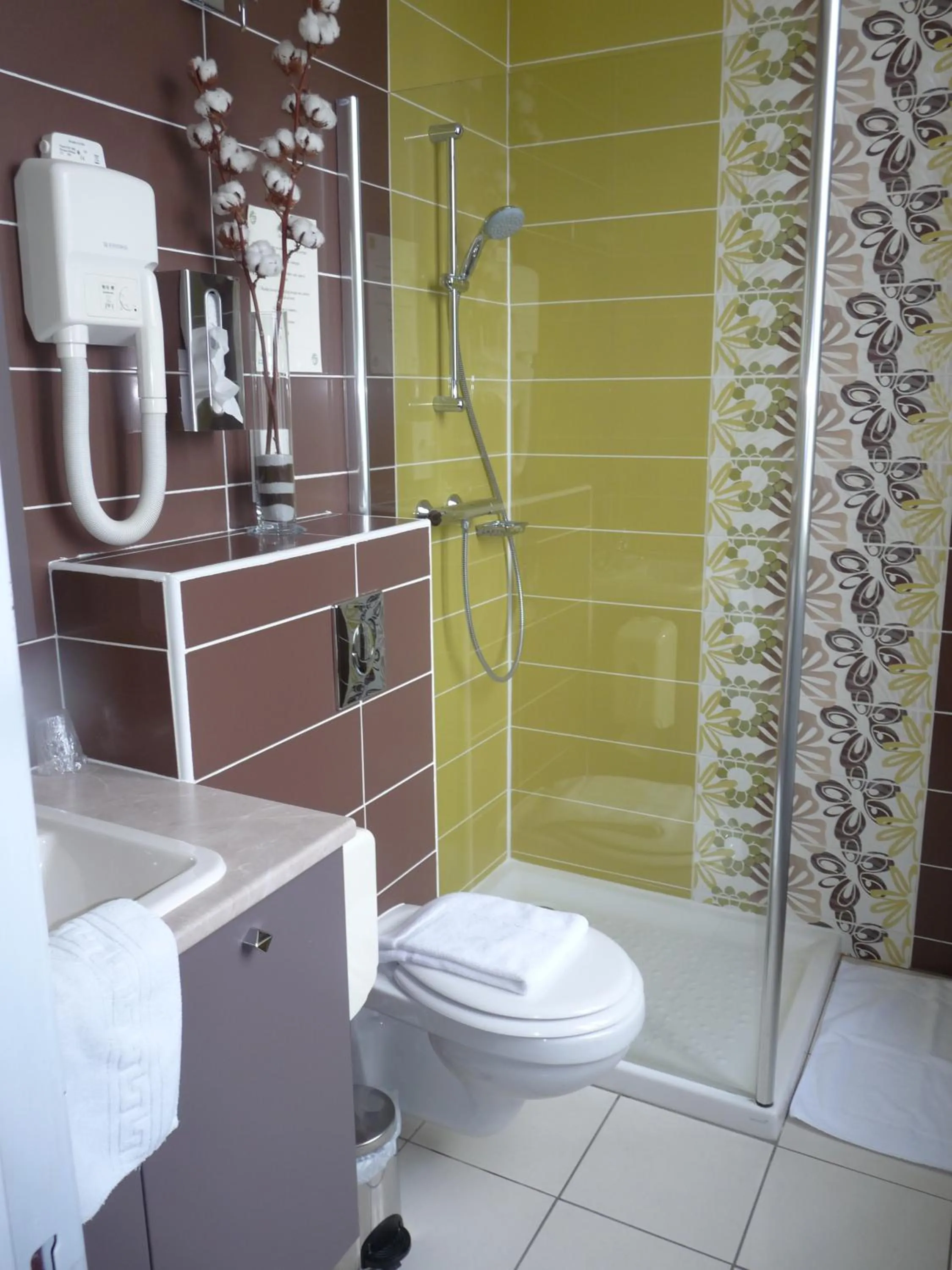 Bathroom in Hôtel de France