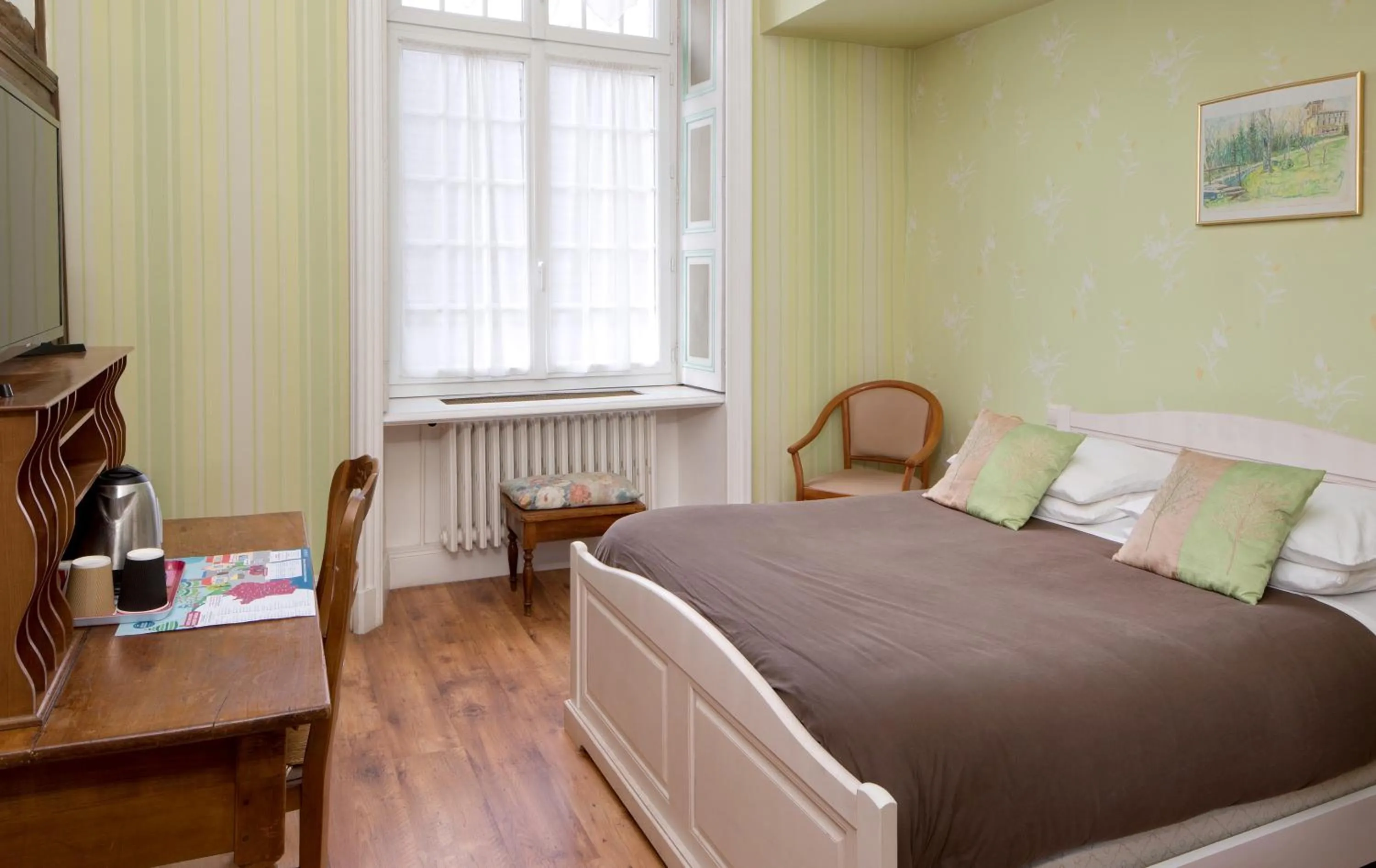 Bedroom, Bed in Hôtel de France