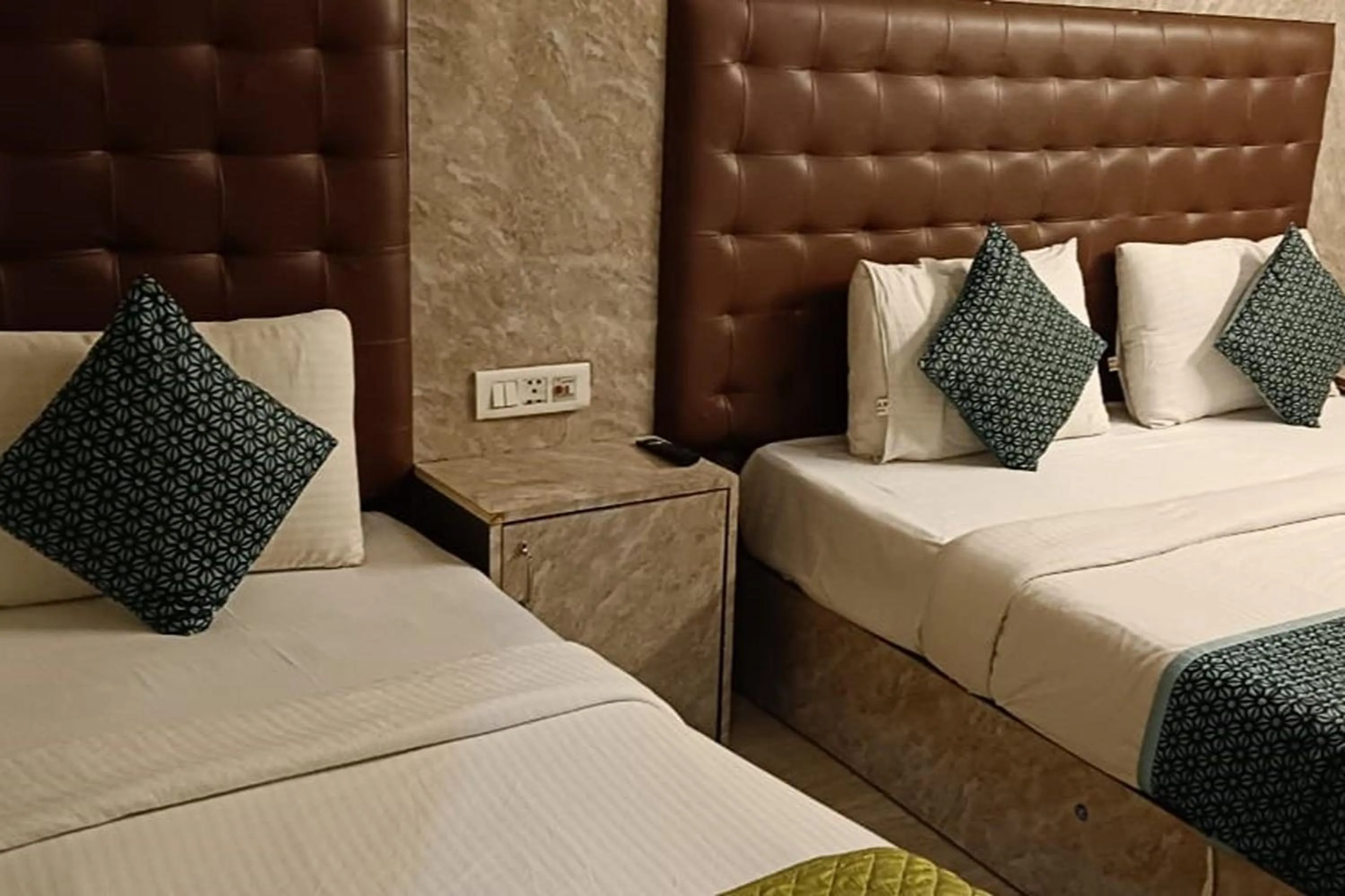 Photo of the whole room, Bed in Hotel Sky View