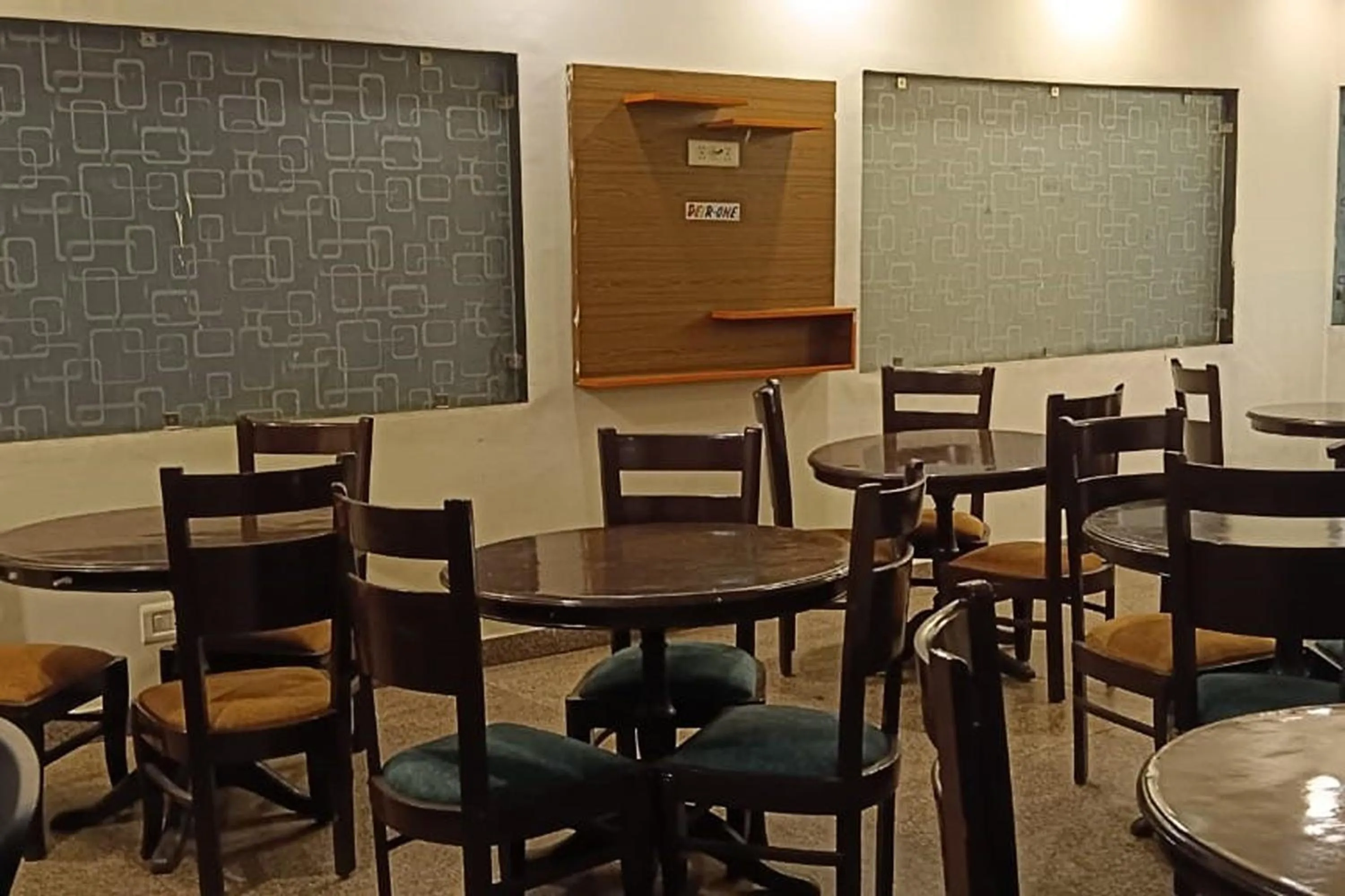 Restaurant/places to eat in Hotel Sky View