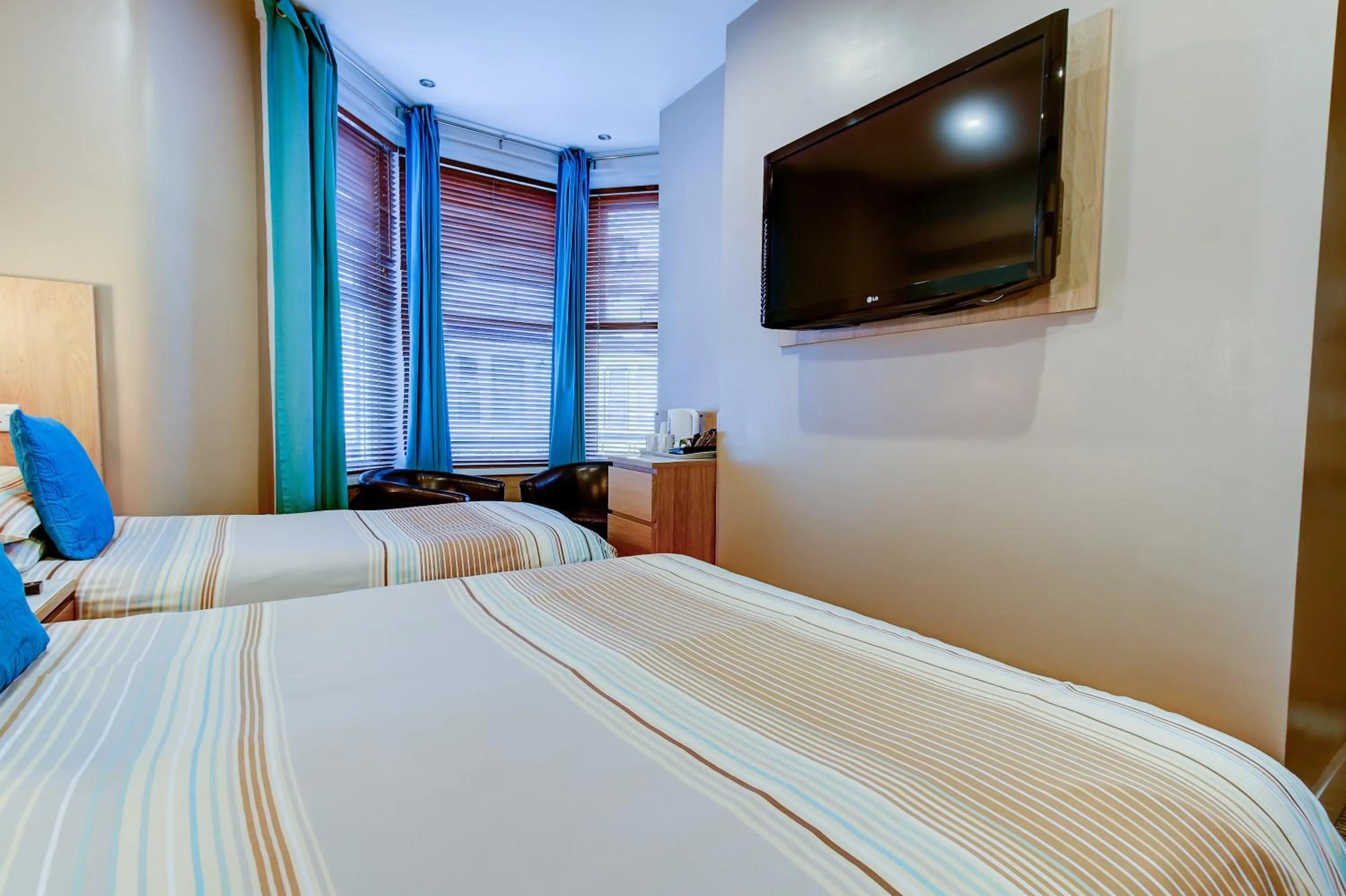 Family, Bed in The Craimar