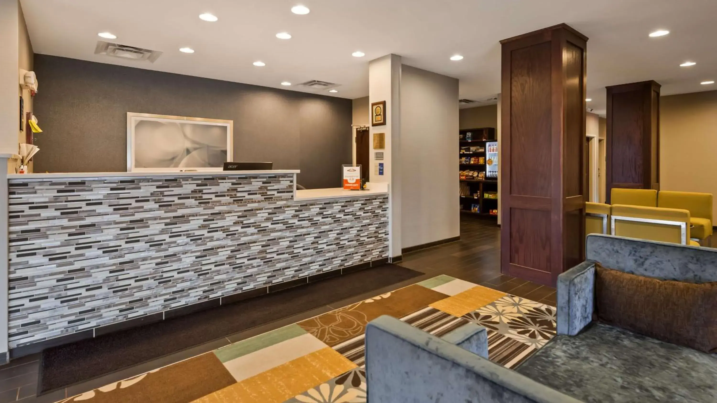 Lobby or reception in Best Western Plus Boardman Inn & Suites Lobby or reception in Best Western Plus Boardman Inn & Suites
