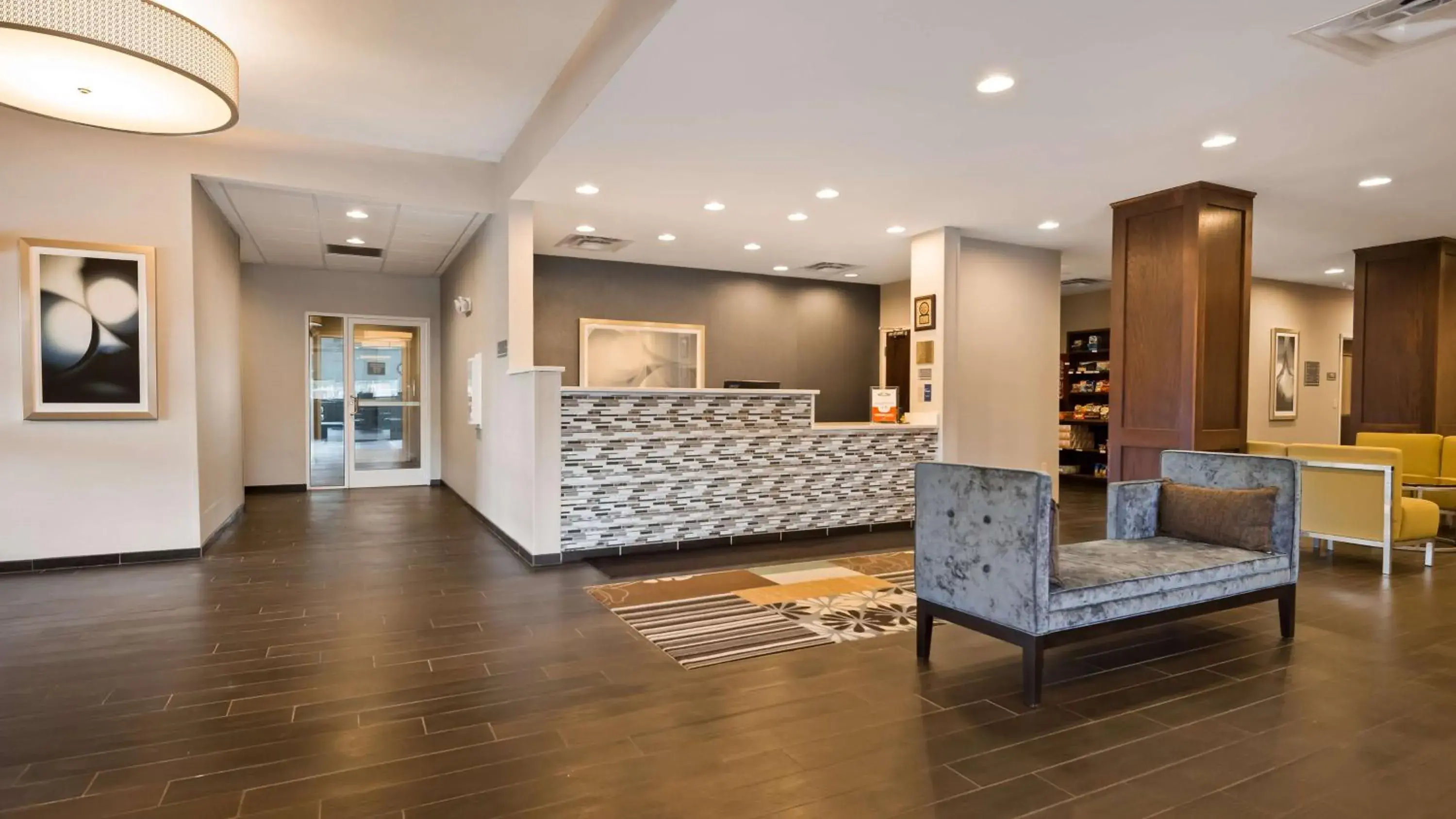 Lobby or reception in Best Western Plus Boardman Inn & Suites Lobby or reception in Best Western Plus Boardman Inn & Suites