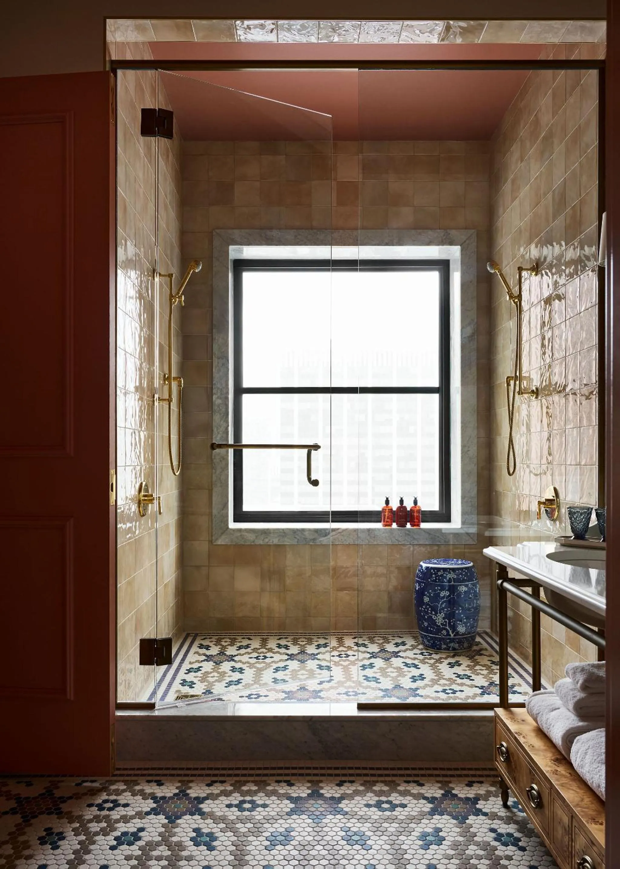 Shower in Fidelity Hotel