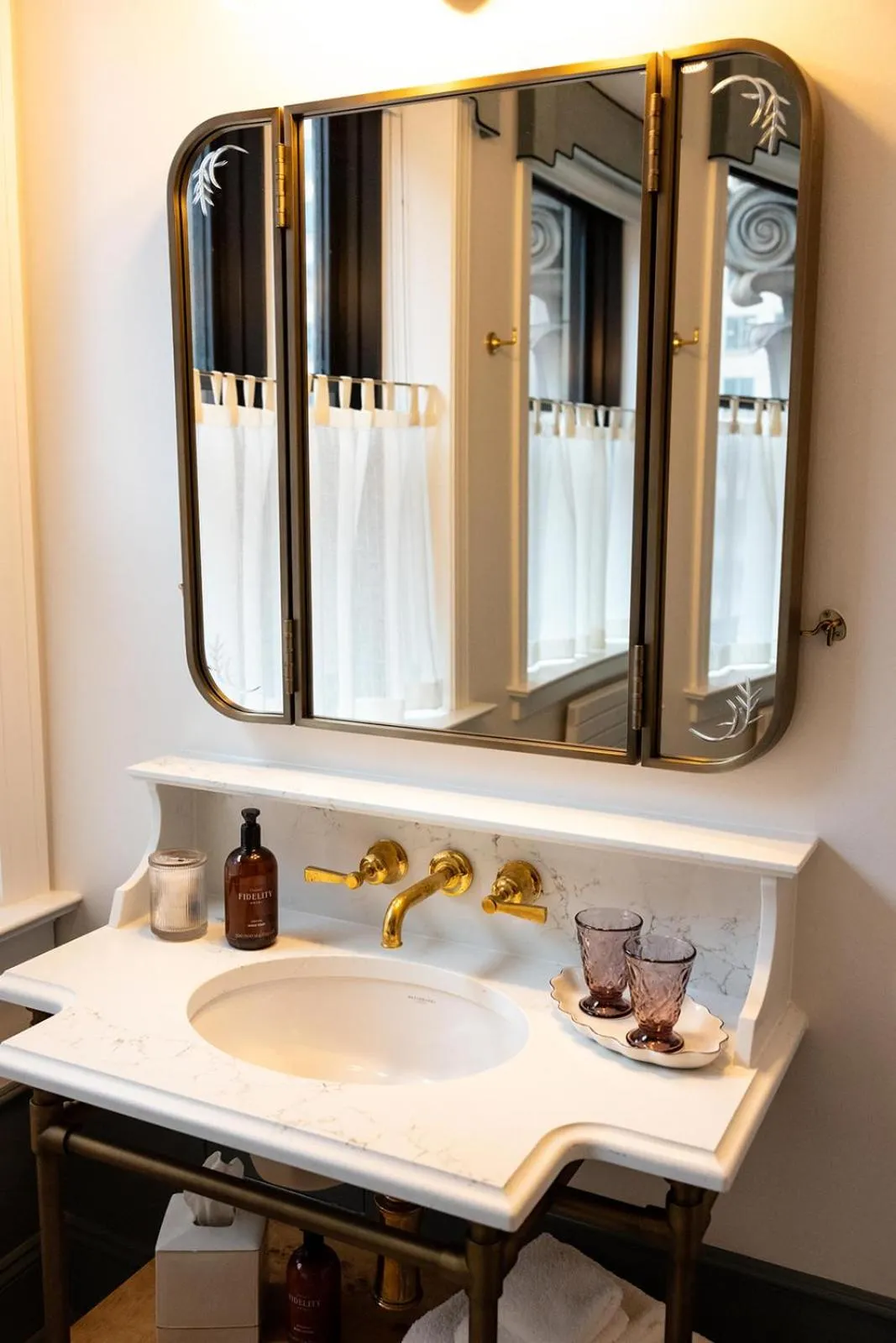 Bathroom in Fidelity Hotel