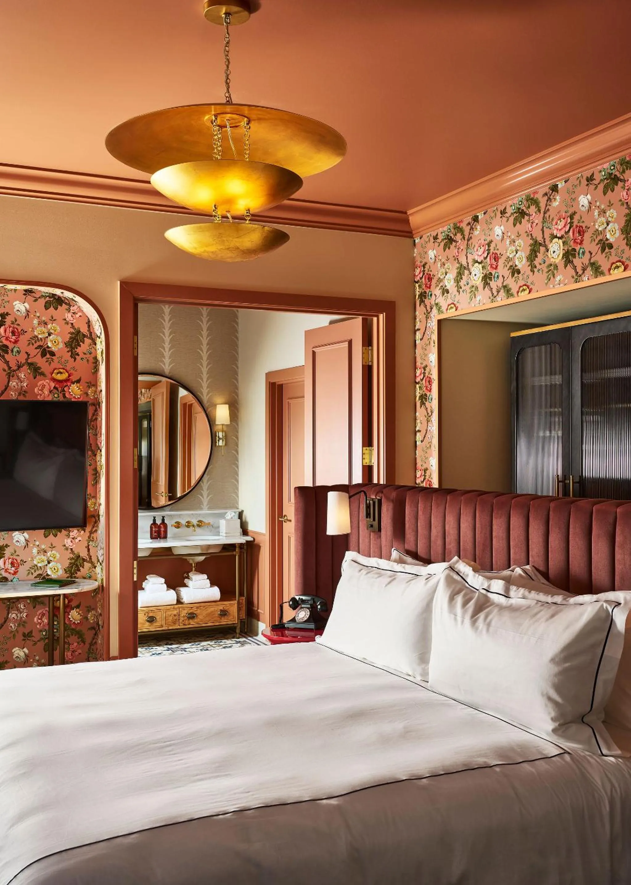 Bathroom, Bed in Fidelity Hotel