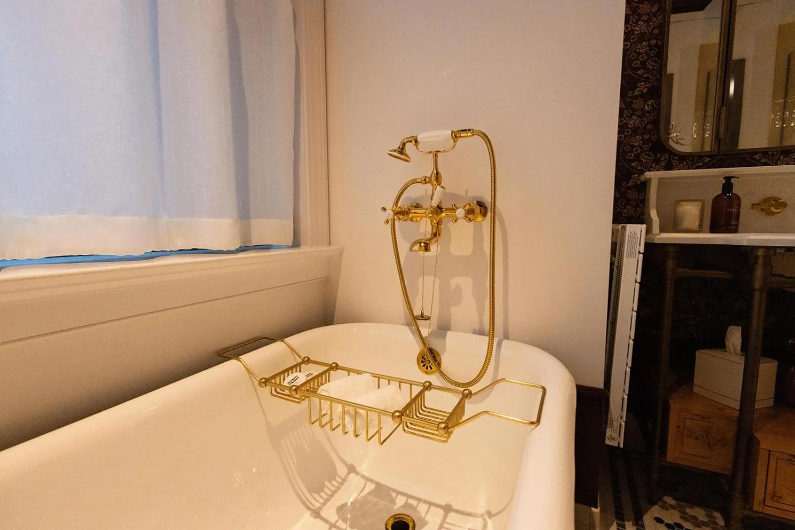 Bathroom in Fidelity Hotel