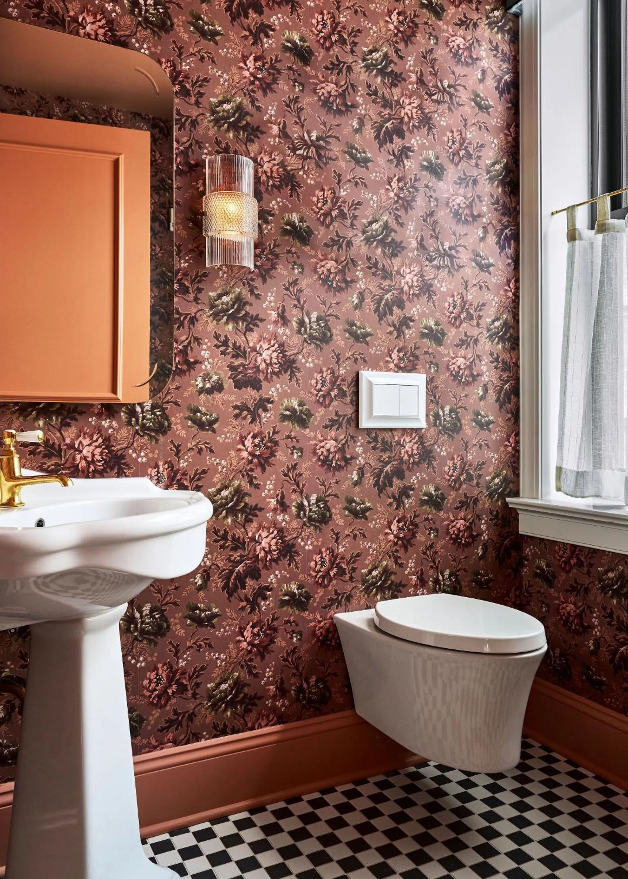 Toilet in Fidelity Hotel