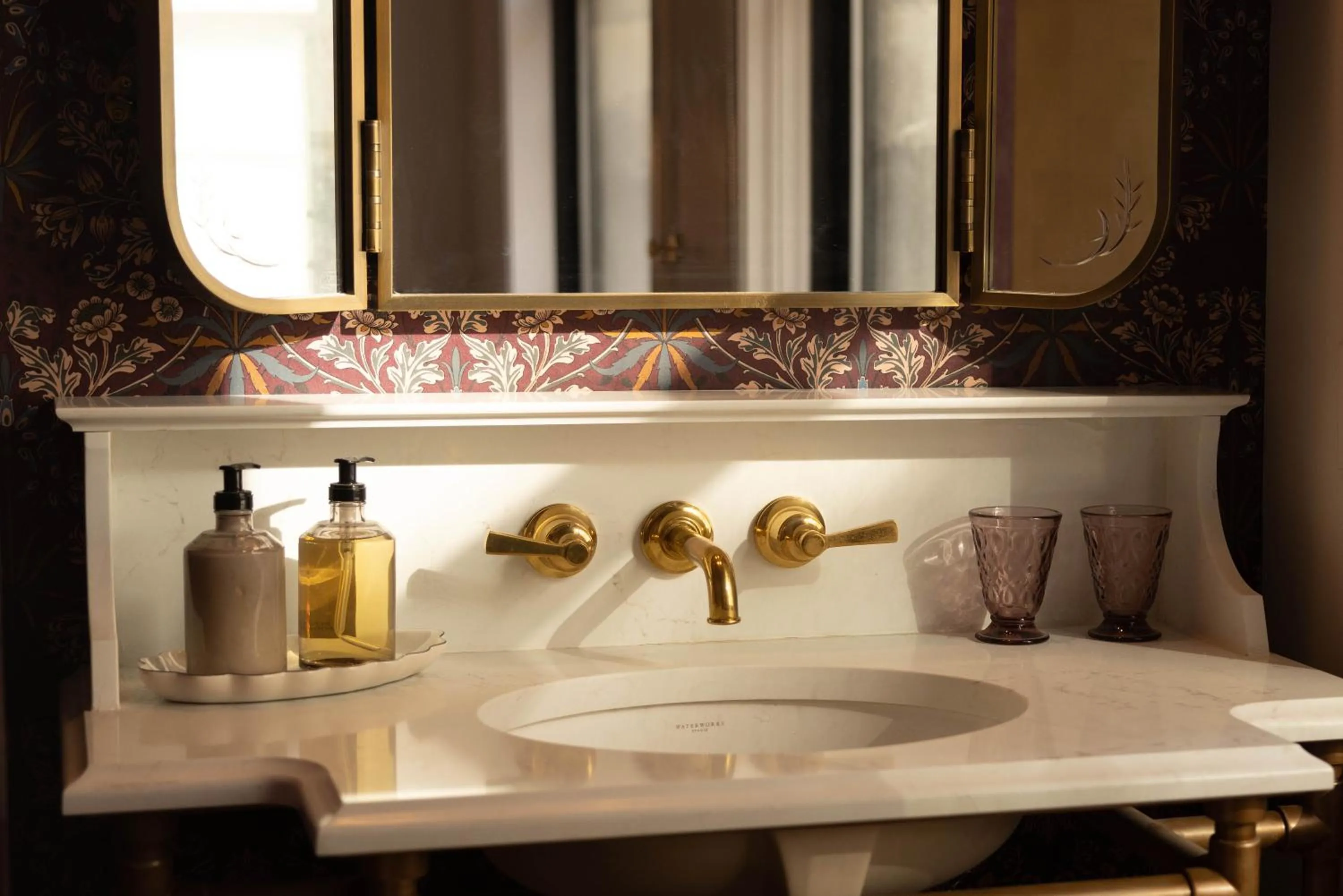 Bathroom in Fidelity Hotel