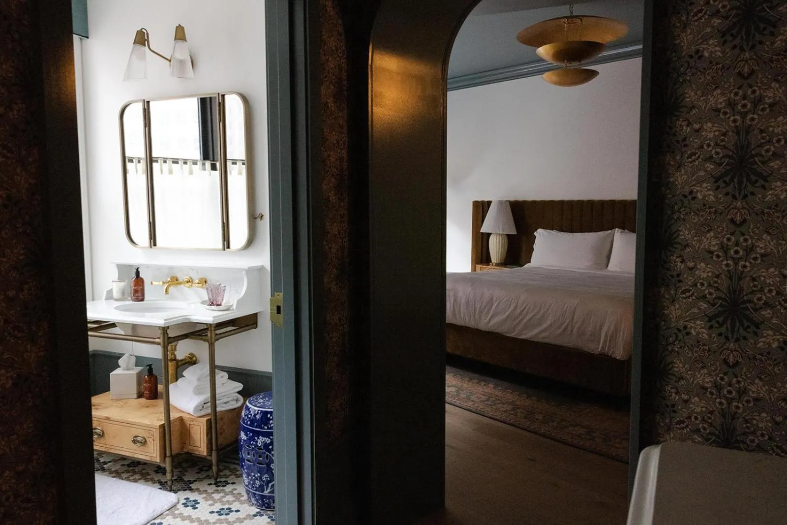 View (from property/room), Bed in Fidelity Hotel