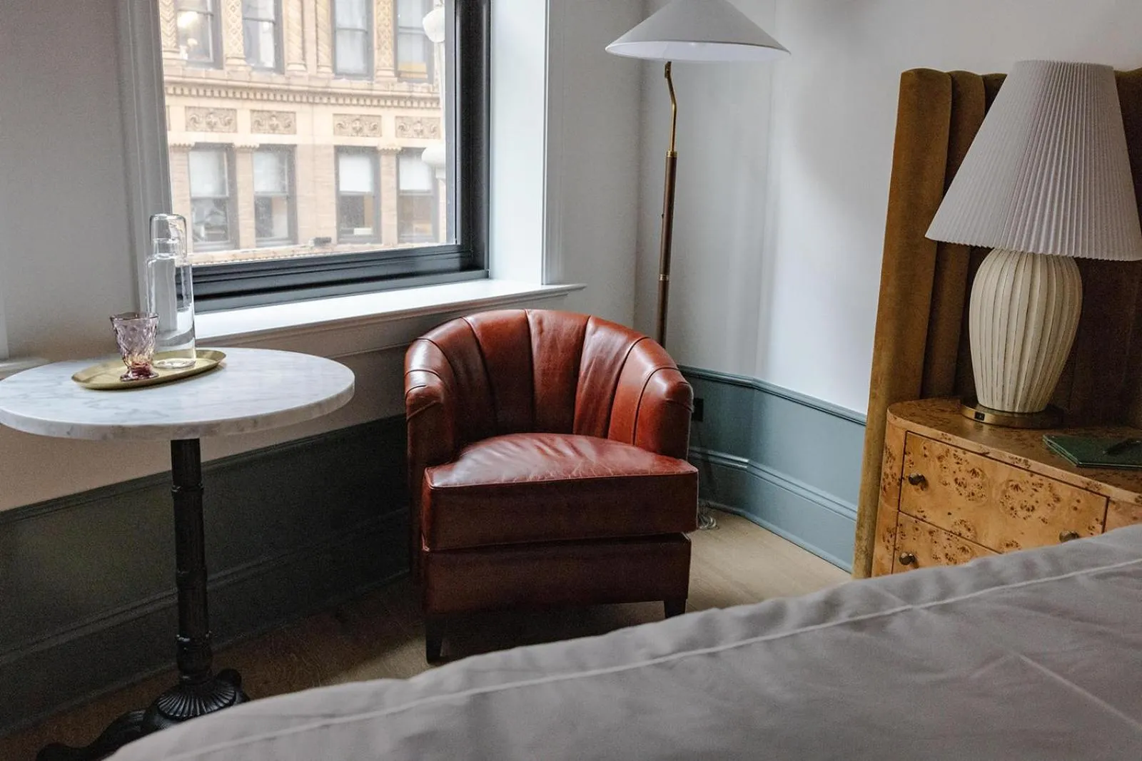 Seating area, Bed in Fidelity Hotel