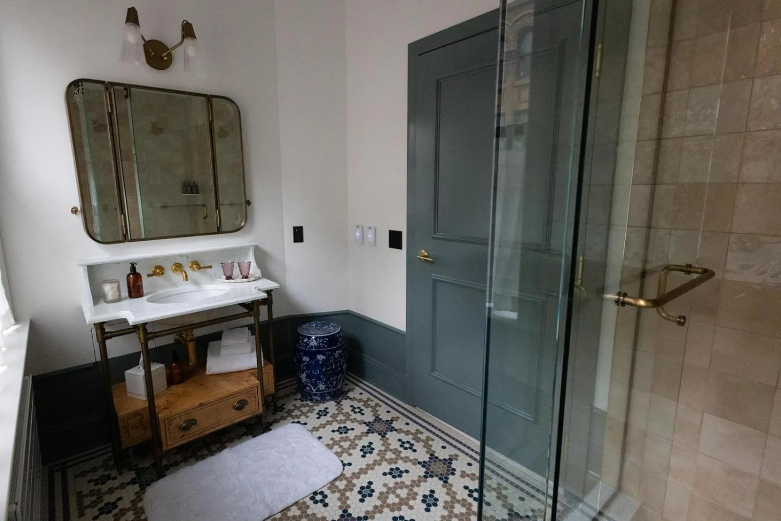 Shower in Fidelity Hotel