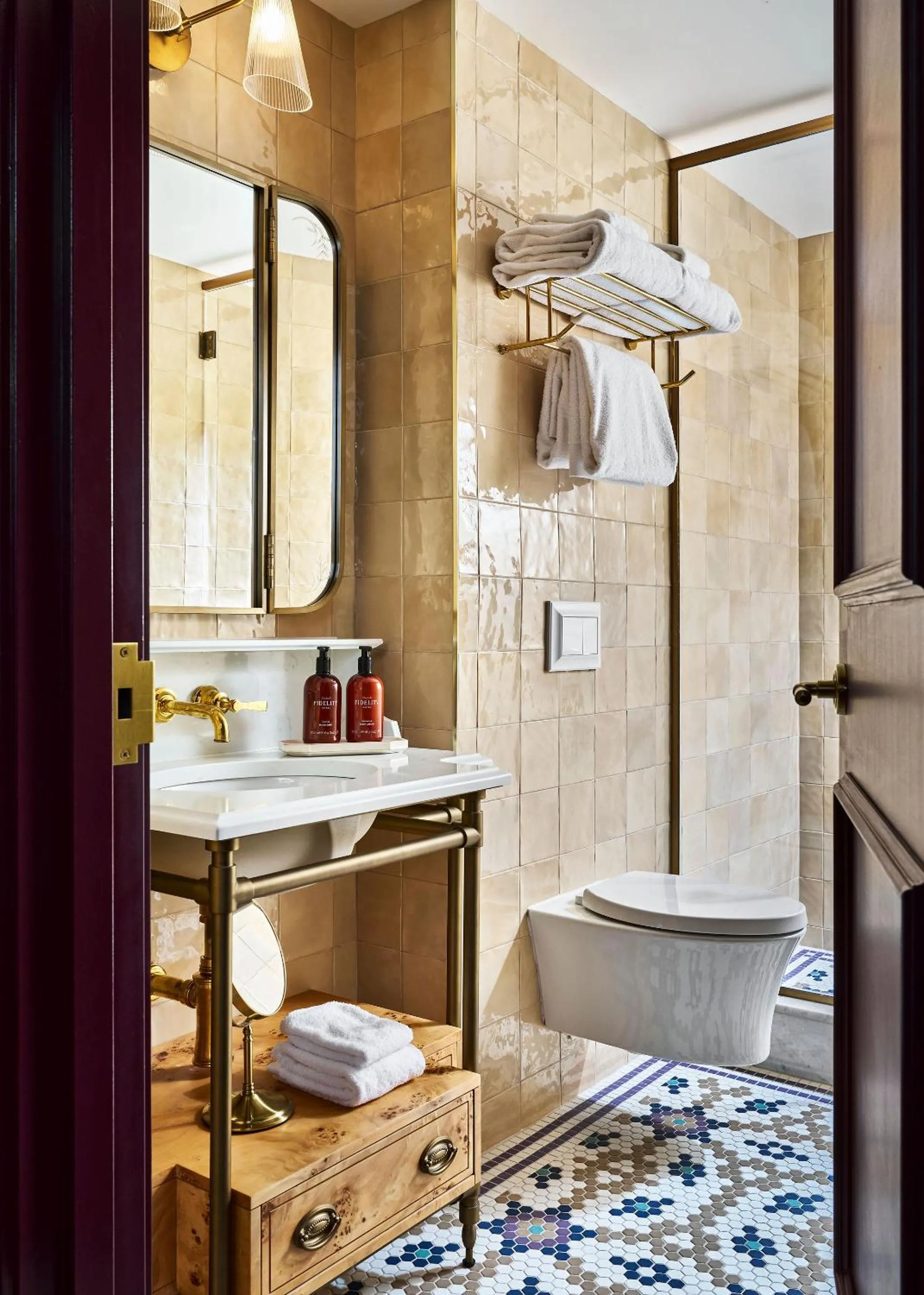 Shower in Fidelity Hotel