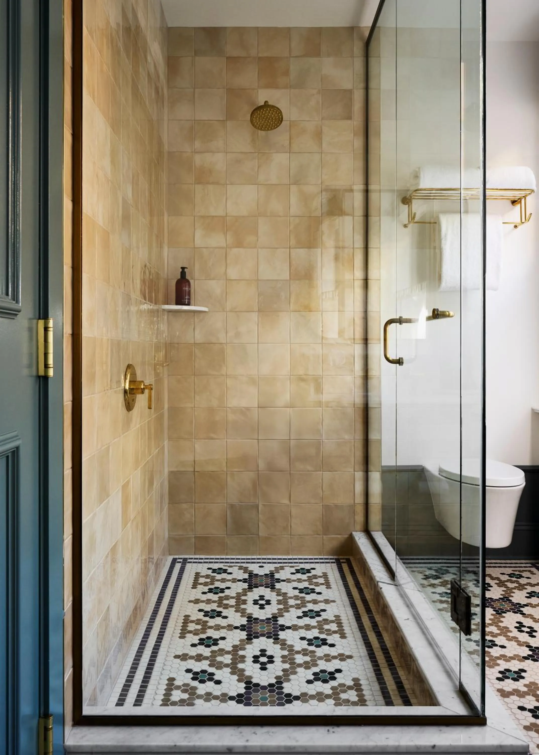 Shower in Fidelity Hotel