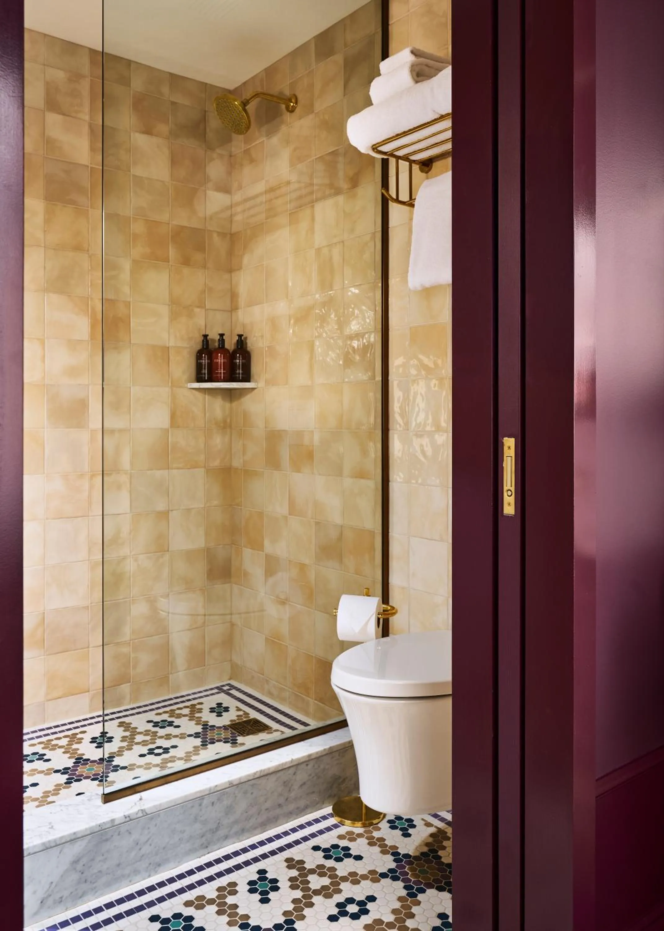 Toilet in Fidelity Hotel