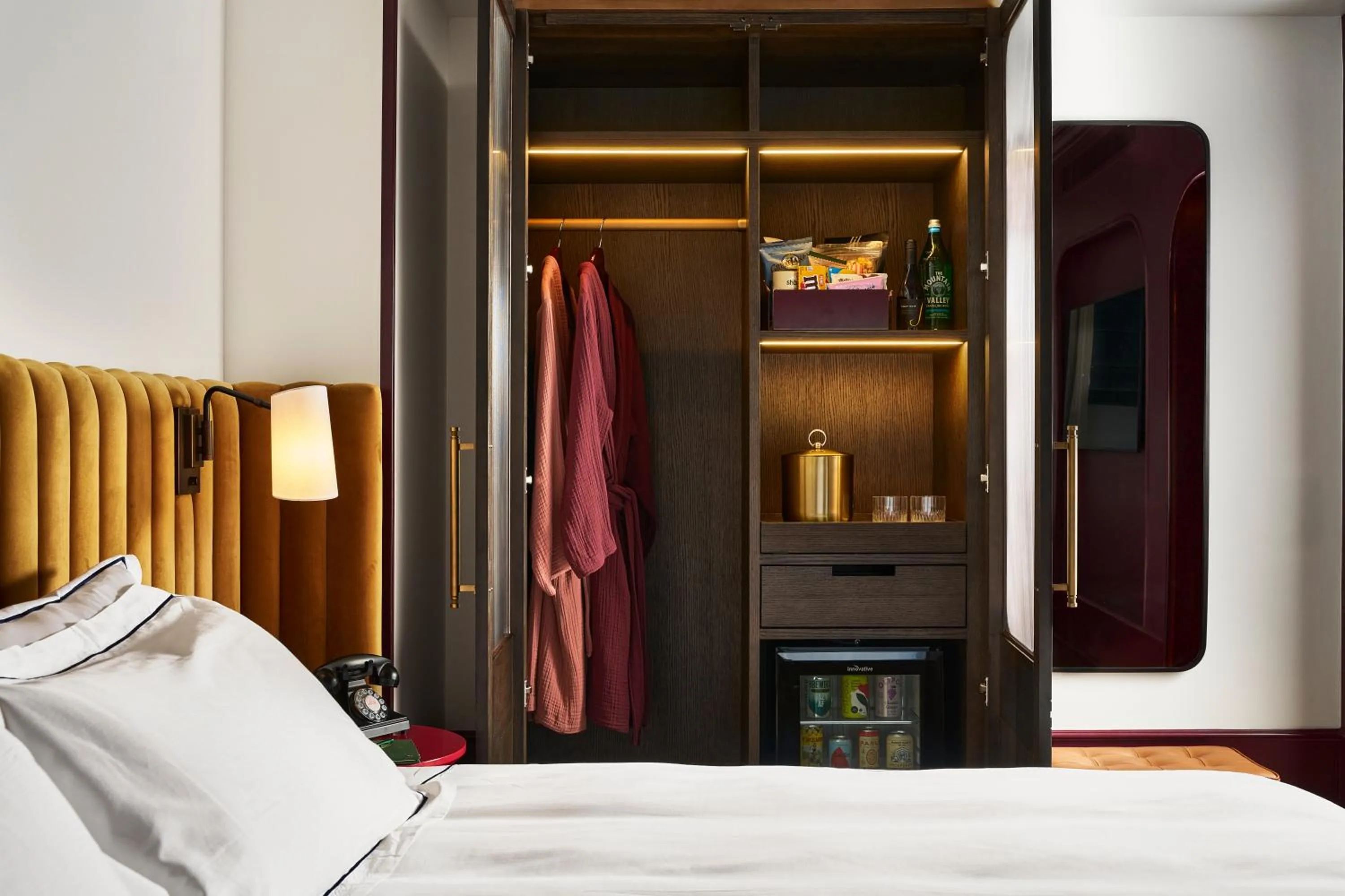 Bedroom, Bed in Fidelity Hotel