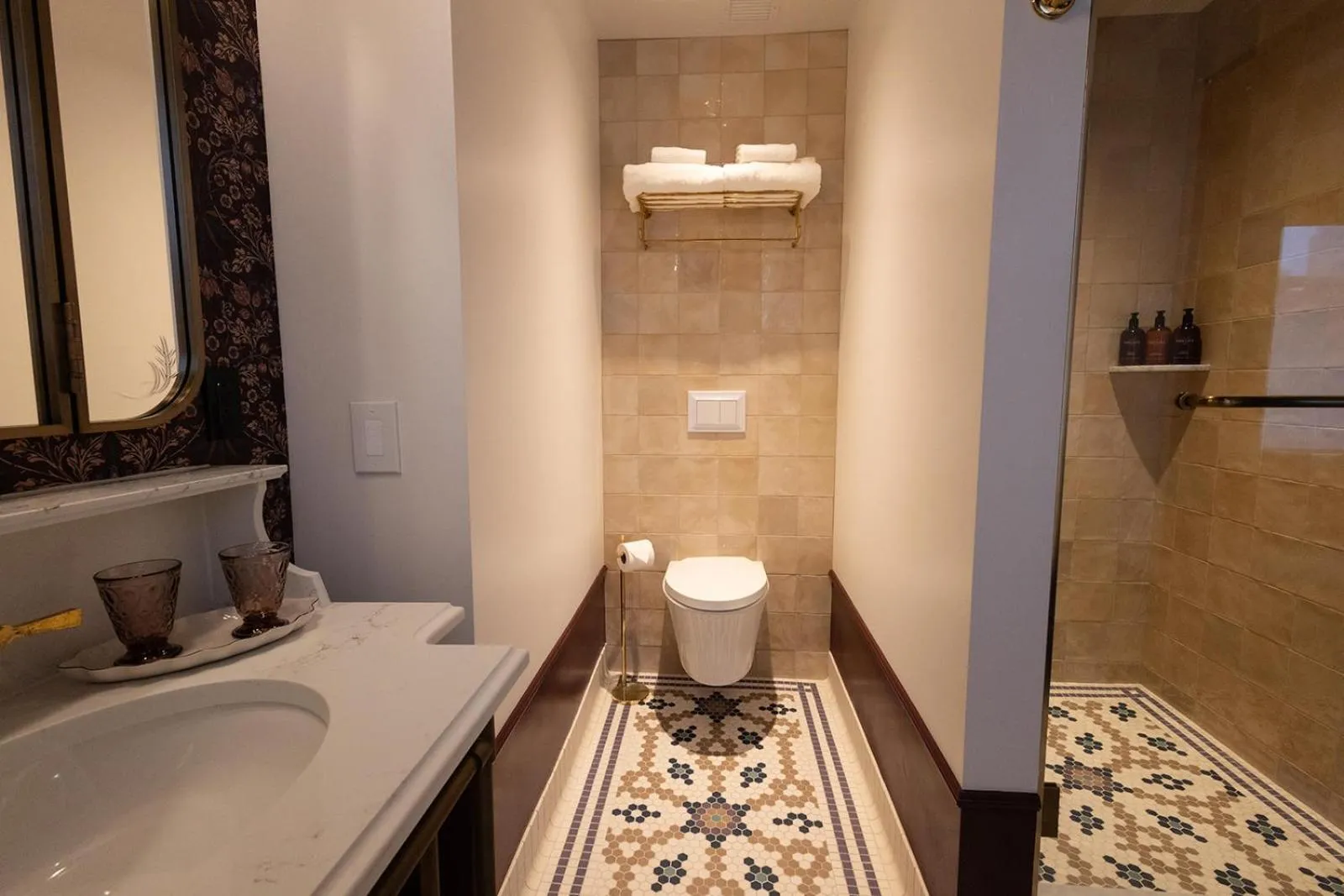 Shower in Fidelity Hotel