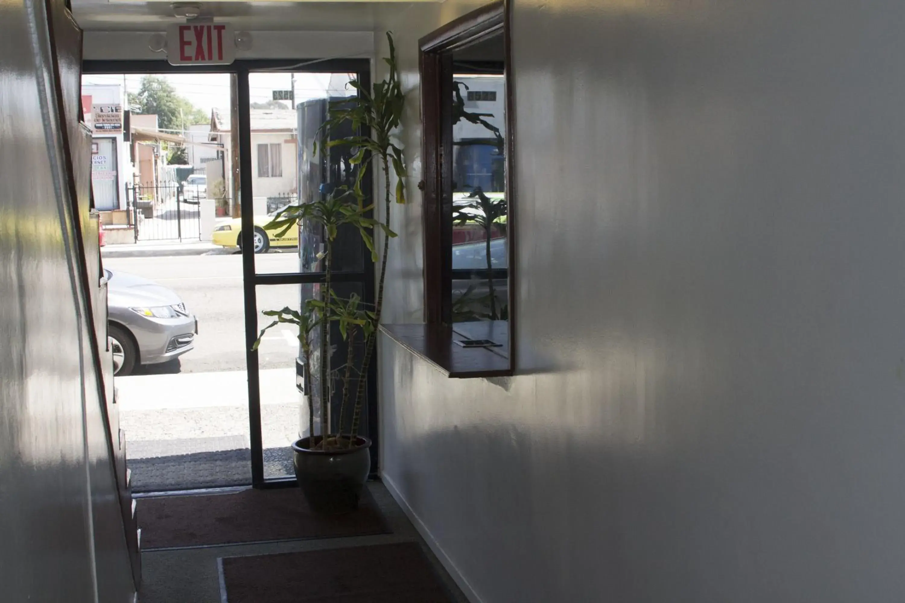 Facade/entrance in Lido Hotel Facade/entrance in Lido Hotel