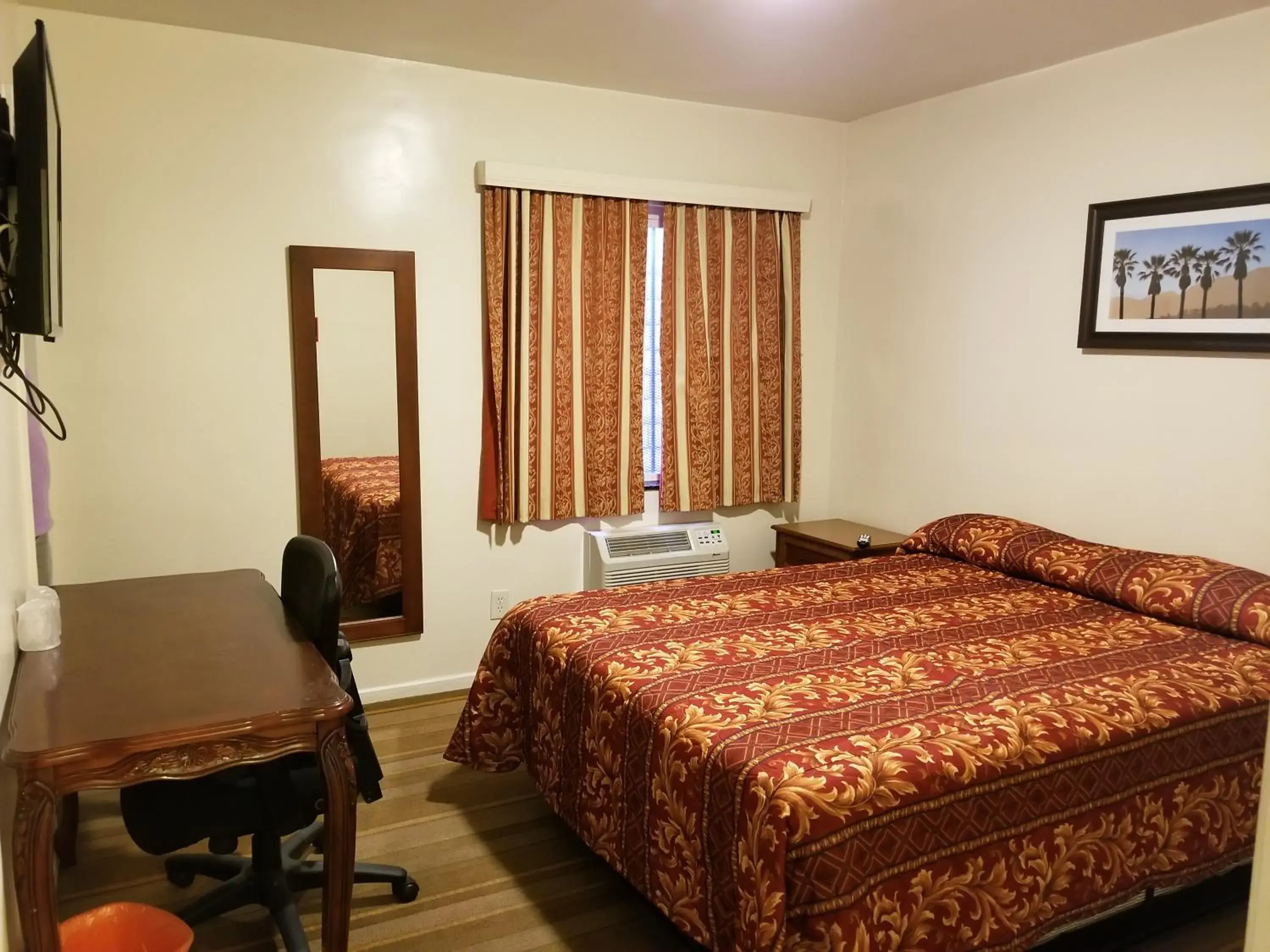 Bed in Lido Hotel Bed in Lido Hotel