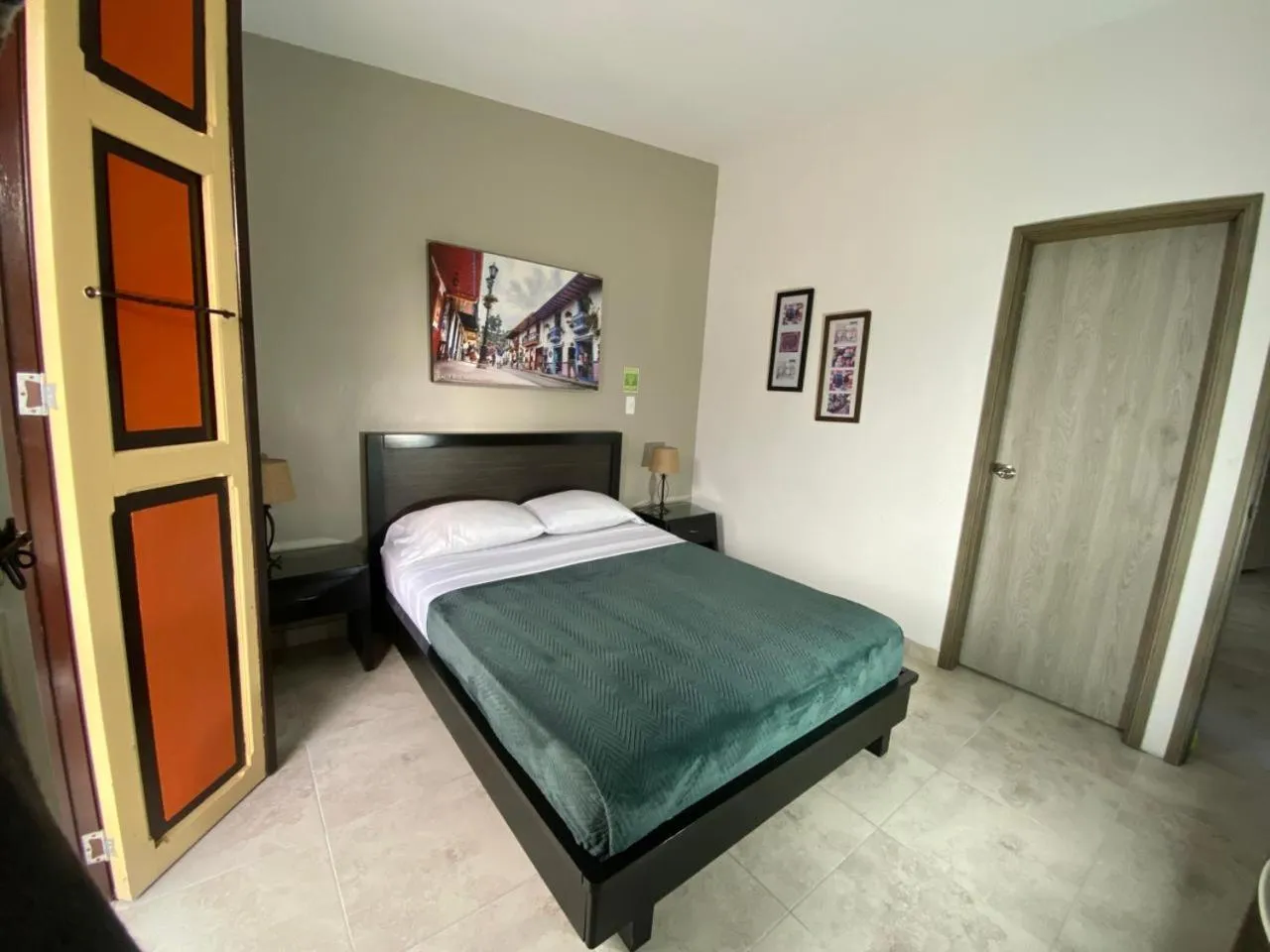 Photo of the whole room, Bed in Casa Borbon