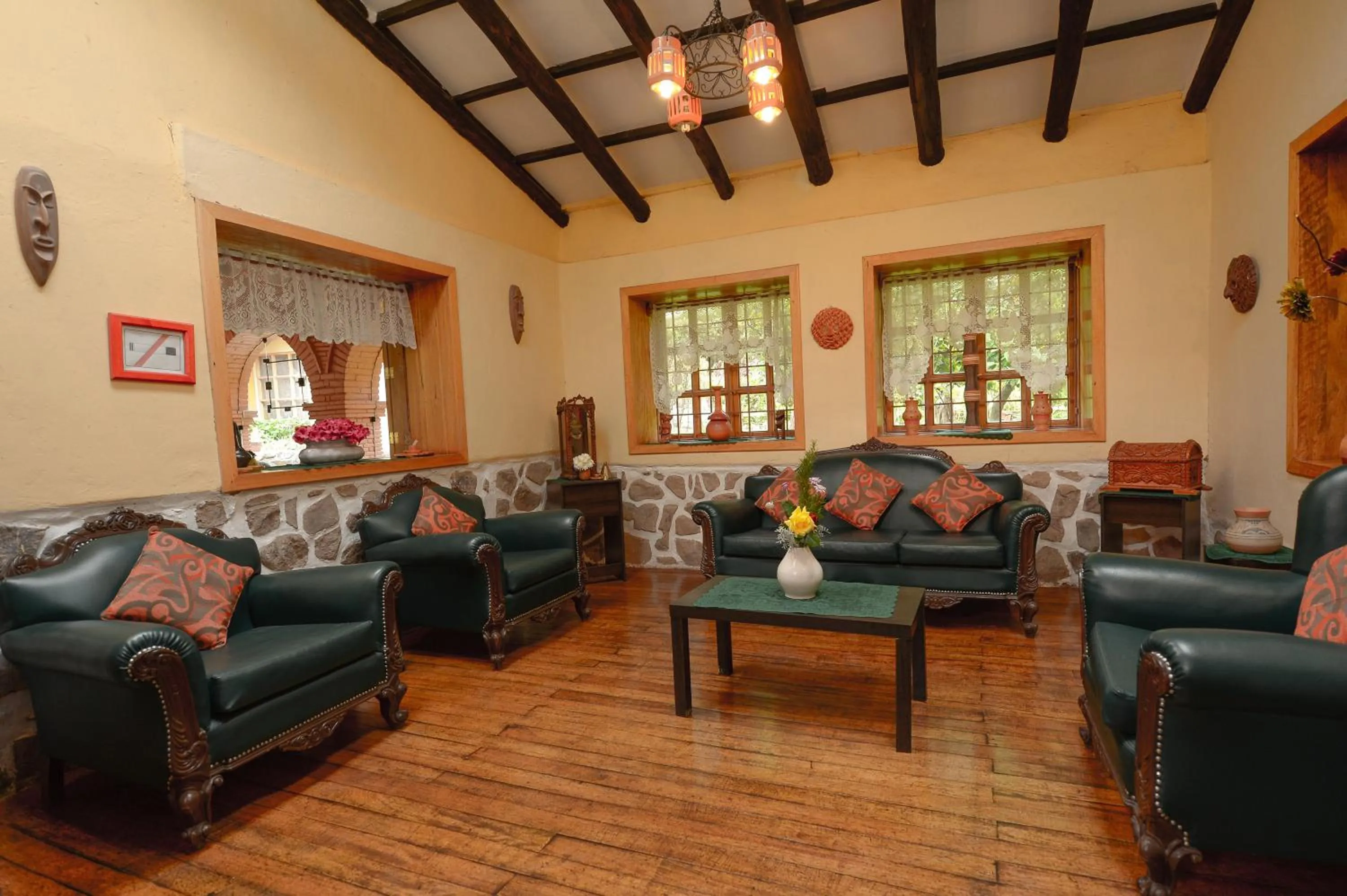 Communal lounge/ TV room in Hotel Samanapaq