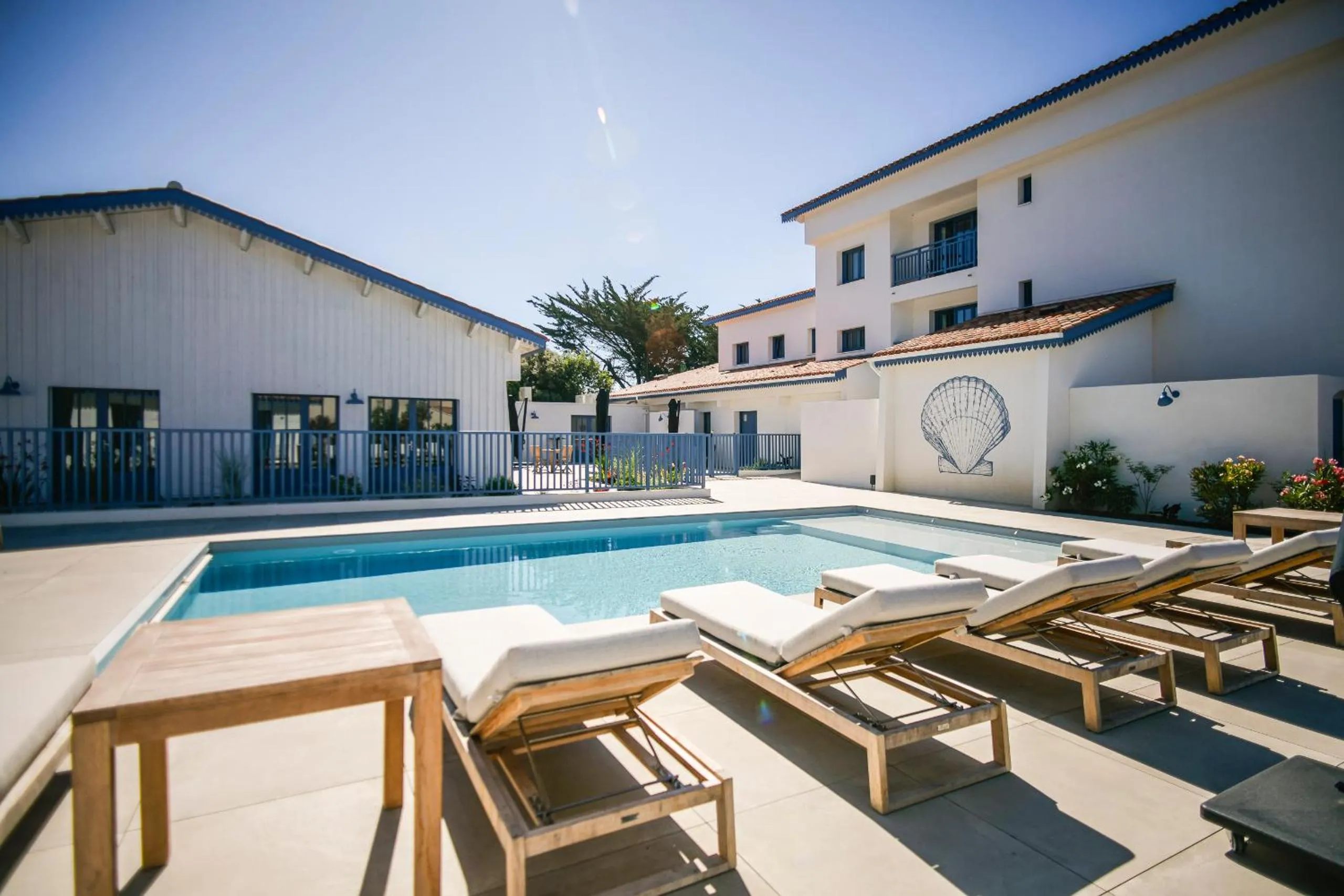 Swimming pool in Domaine Les Clayères