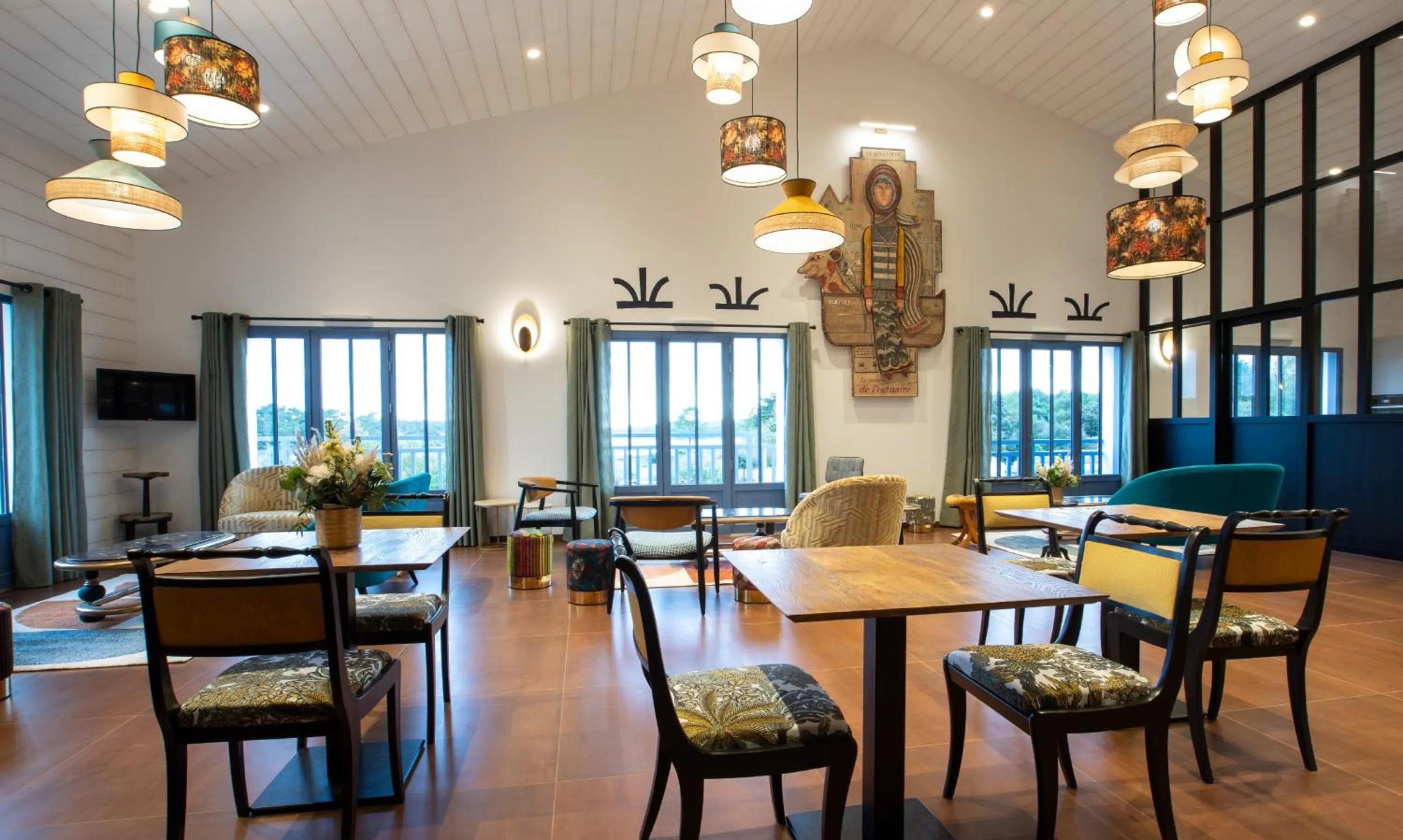 Communal lounge/ TV room in Domaine Les Clayères