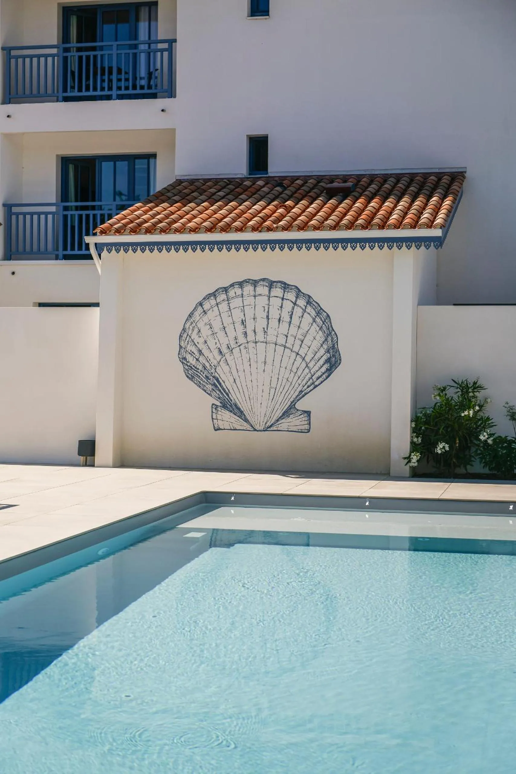 Swimming pool in Domaine Les Clayères