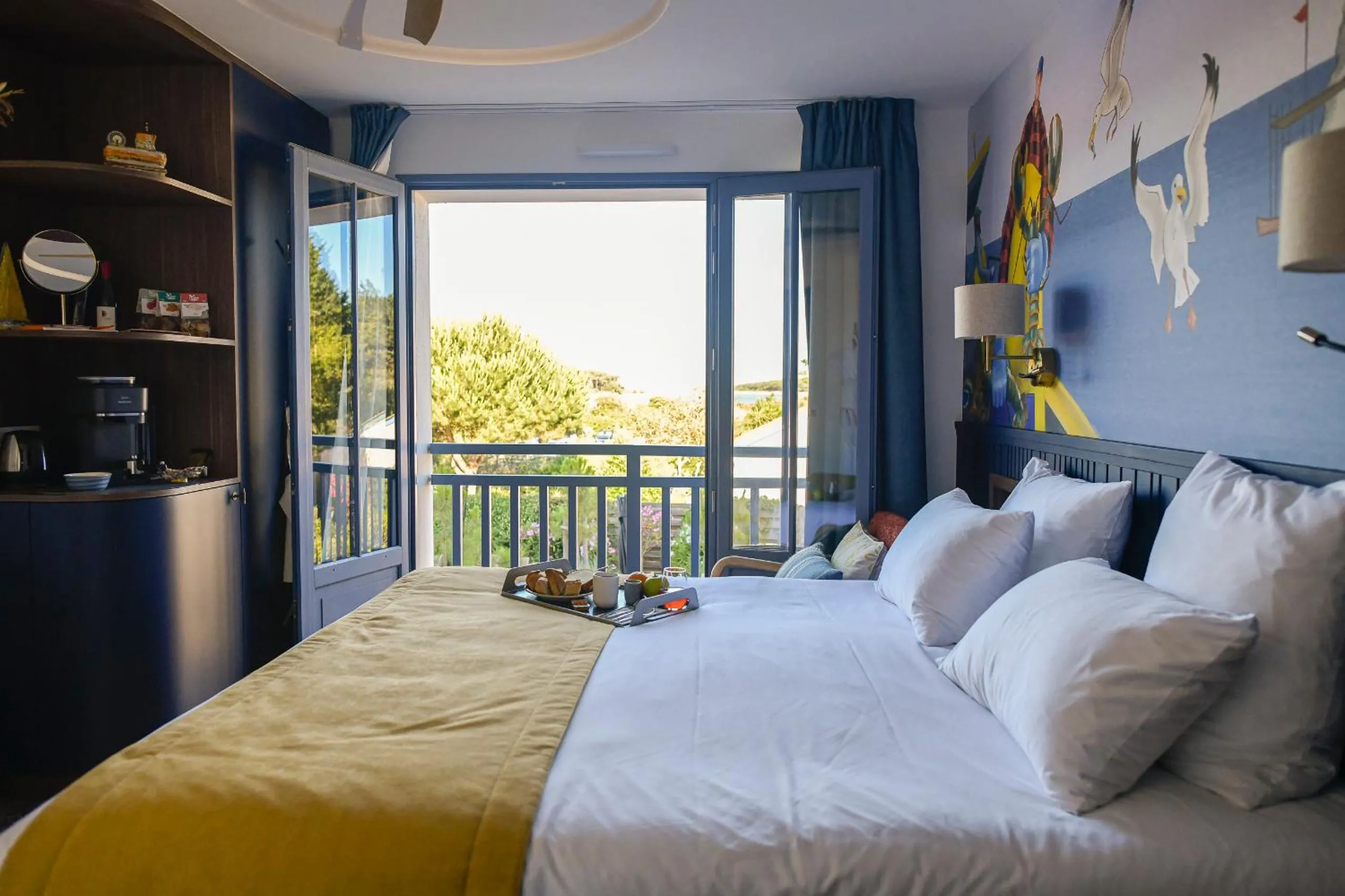 Bedroom, Bed in Domaine Les Clayères