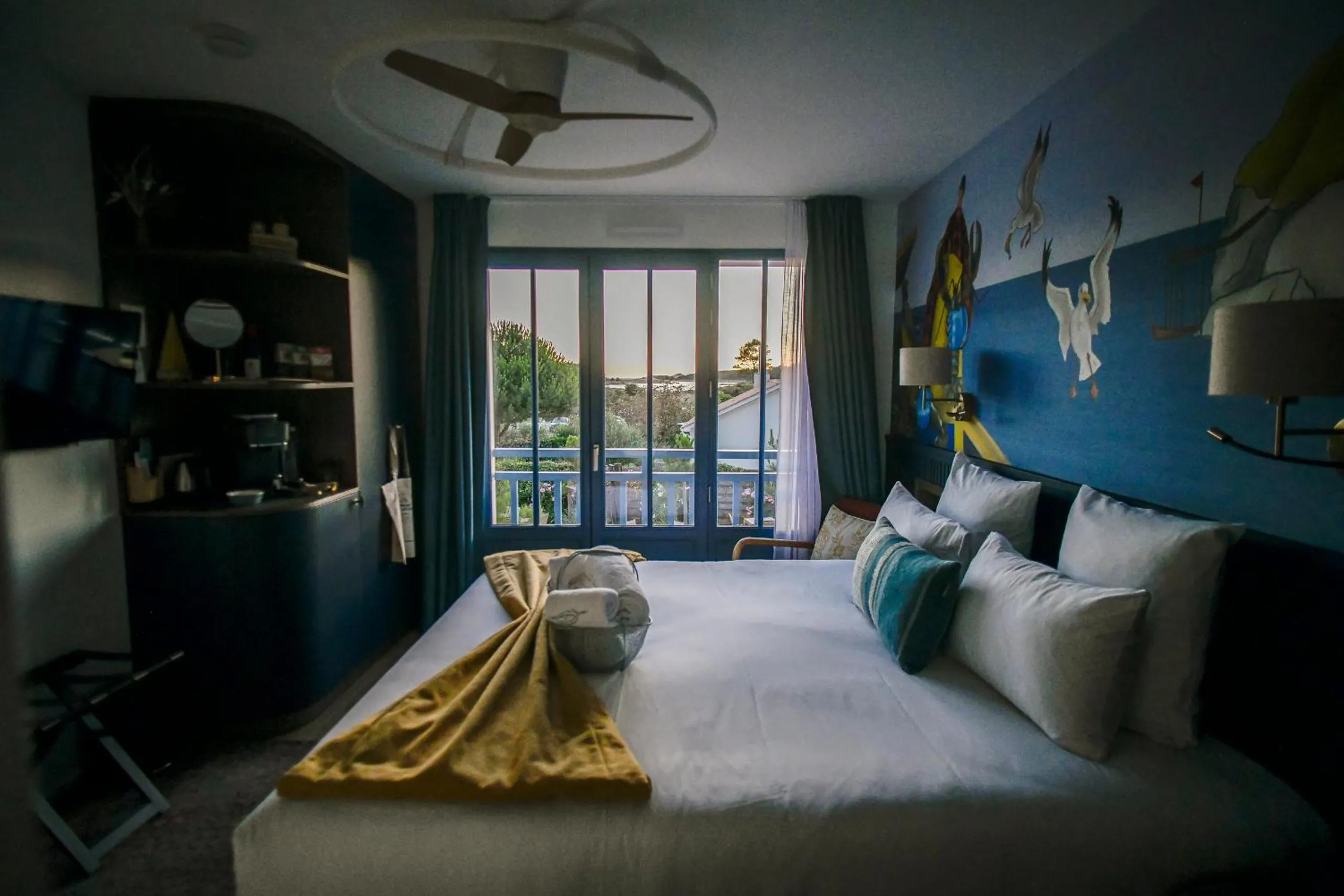 Bedroom, Bed in Domaine Les Clayères