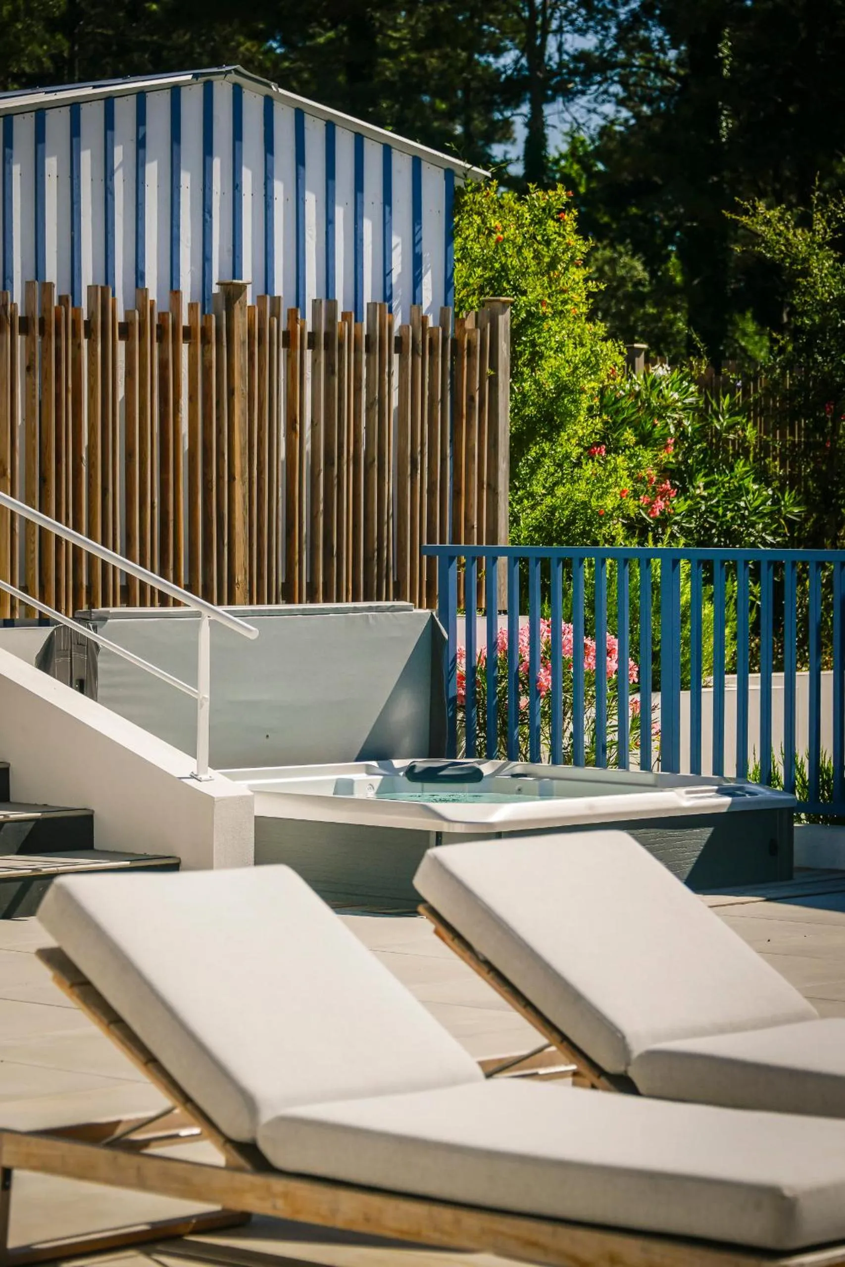 Swimming pool in Domaine Les Clayères