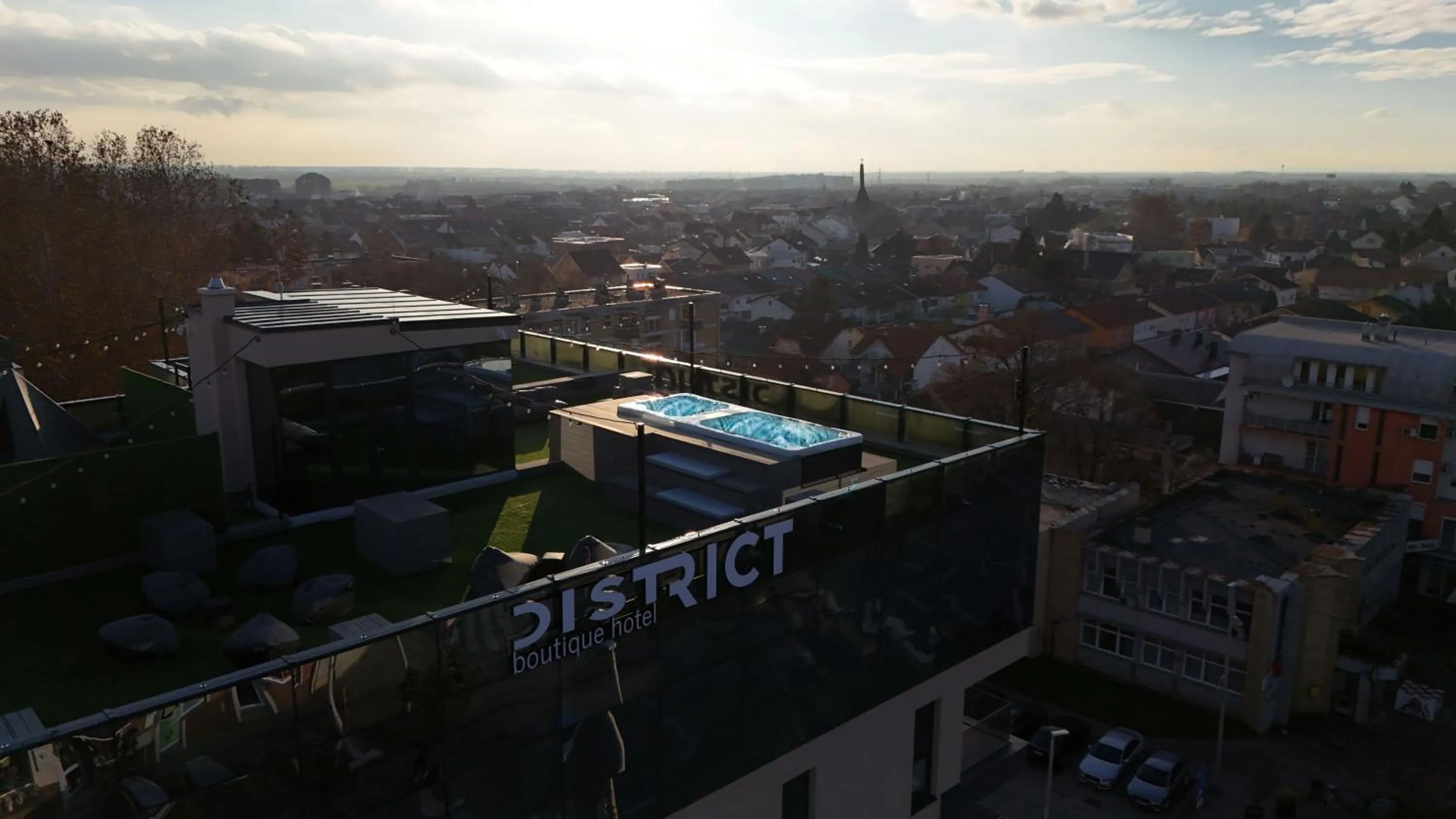 DISTRICT boutique