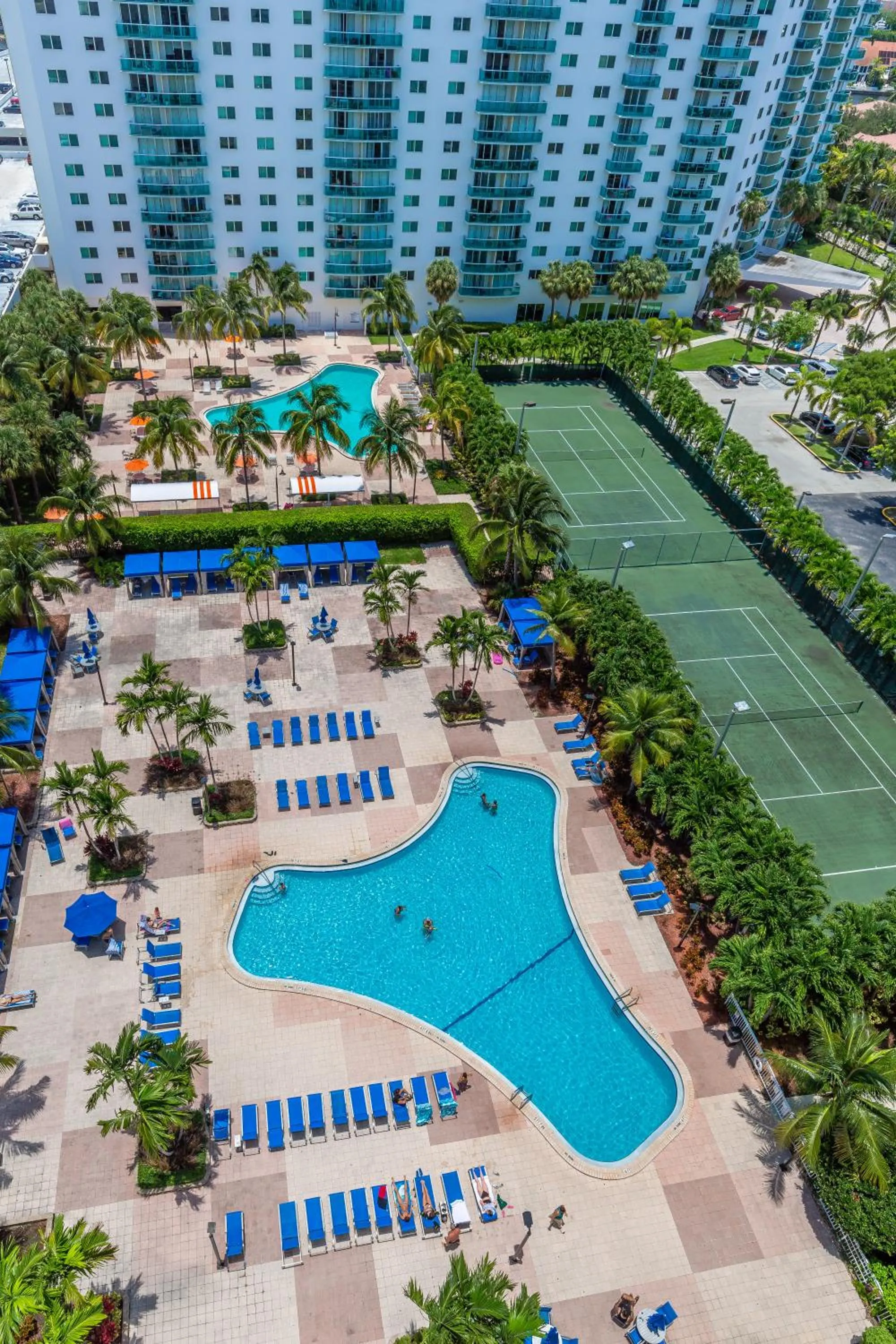 Tennis court in Ocean Reserve Luxury Condos Across from Sunny Isles Beach