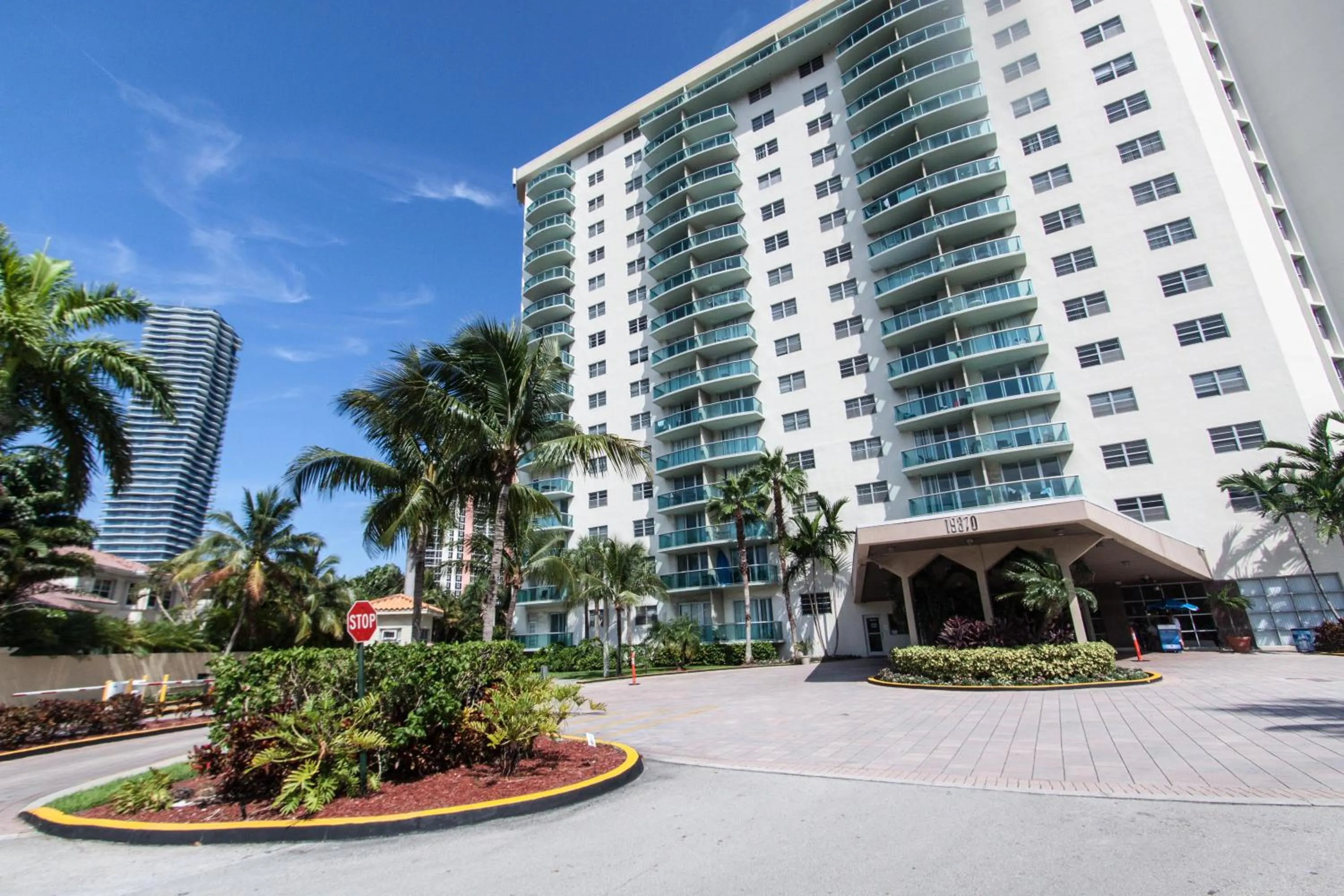 Facade/entrance in Ocean Reserve Luxury Condos Across from Sunny Isles Beach