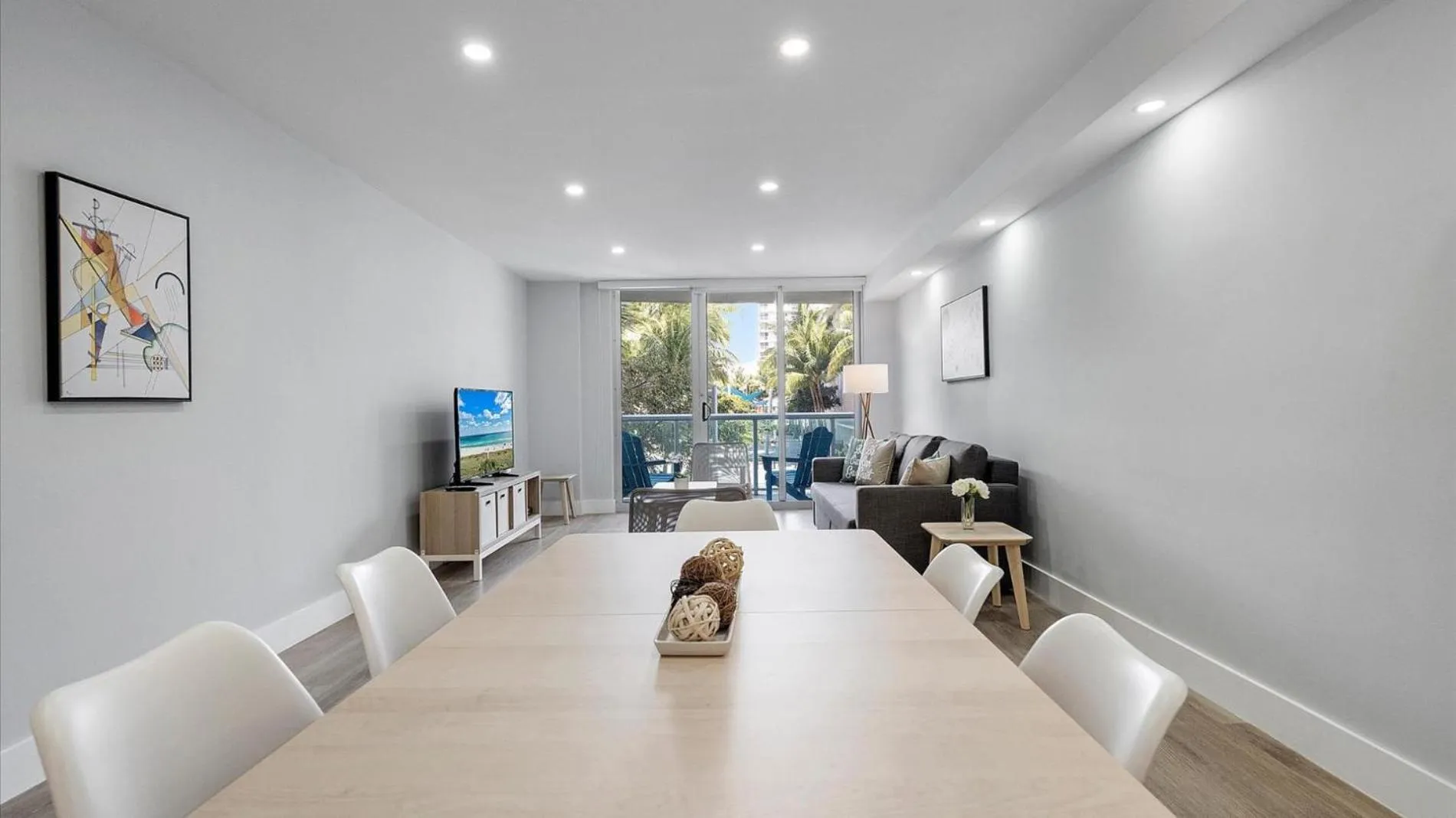 TV and multimedia in Ocean Reserve Luxury Condos Across from Sunny Isles Beach