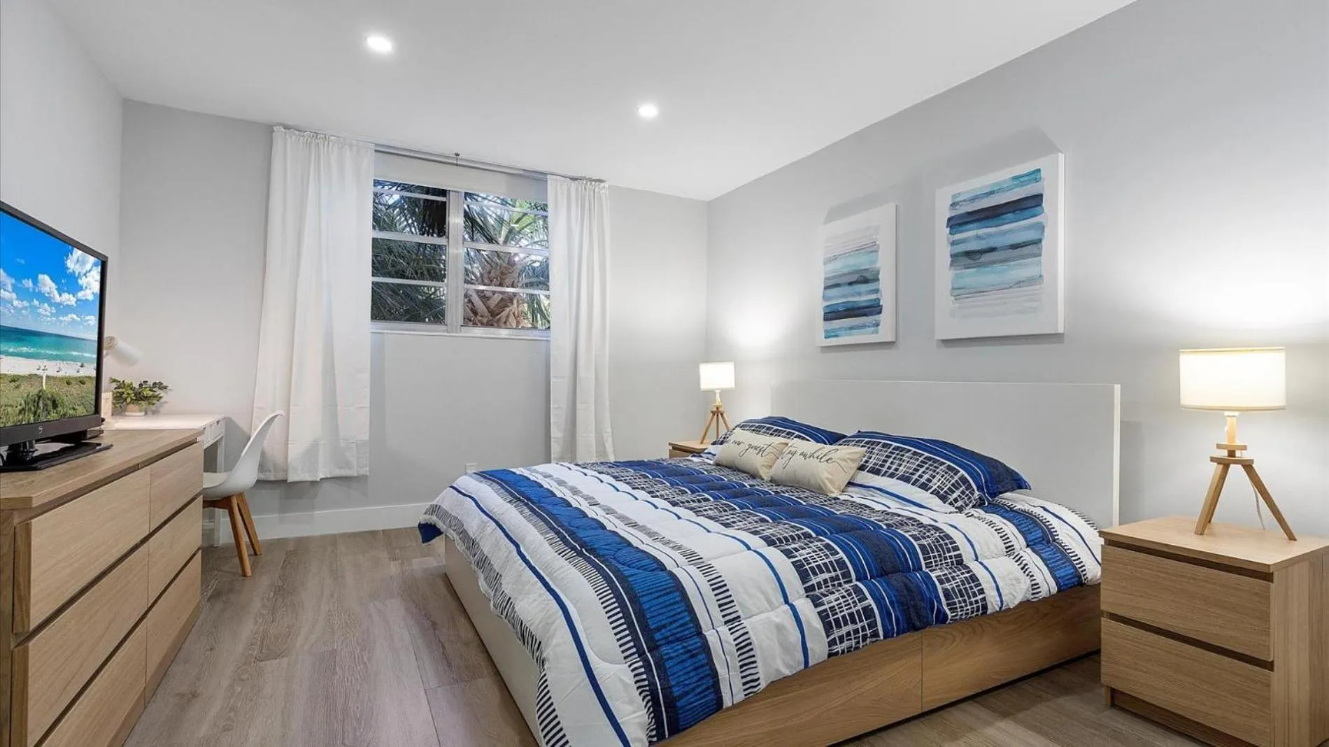 Bed in Ocean Reserve Luxury Condos Across from Sunny Isles Beach