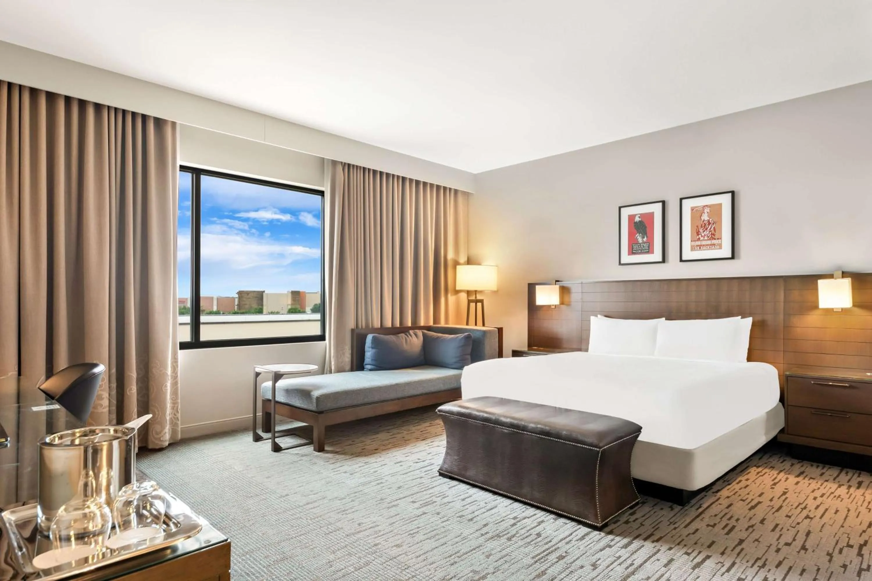 Bedroom, Bed in Sonesta Bee Cave Austin Hill Country