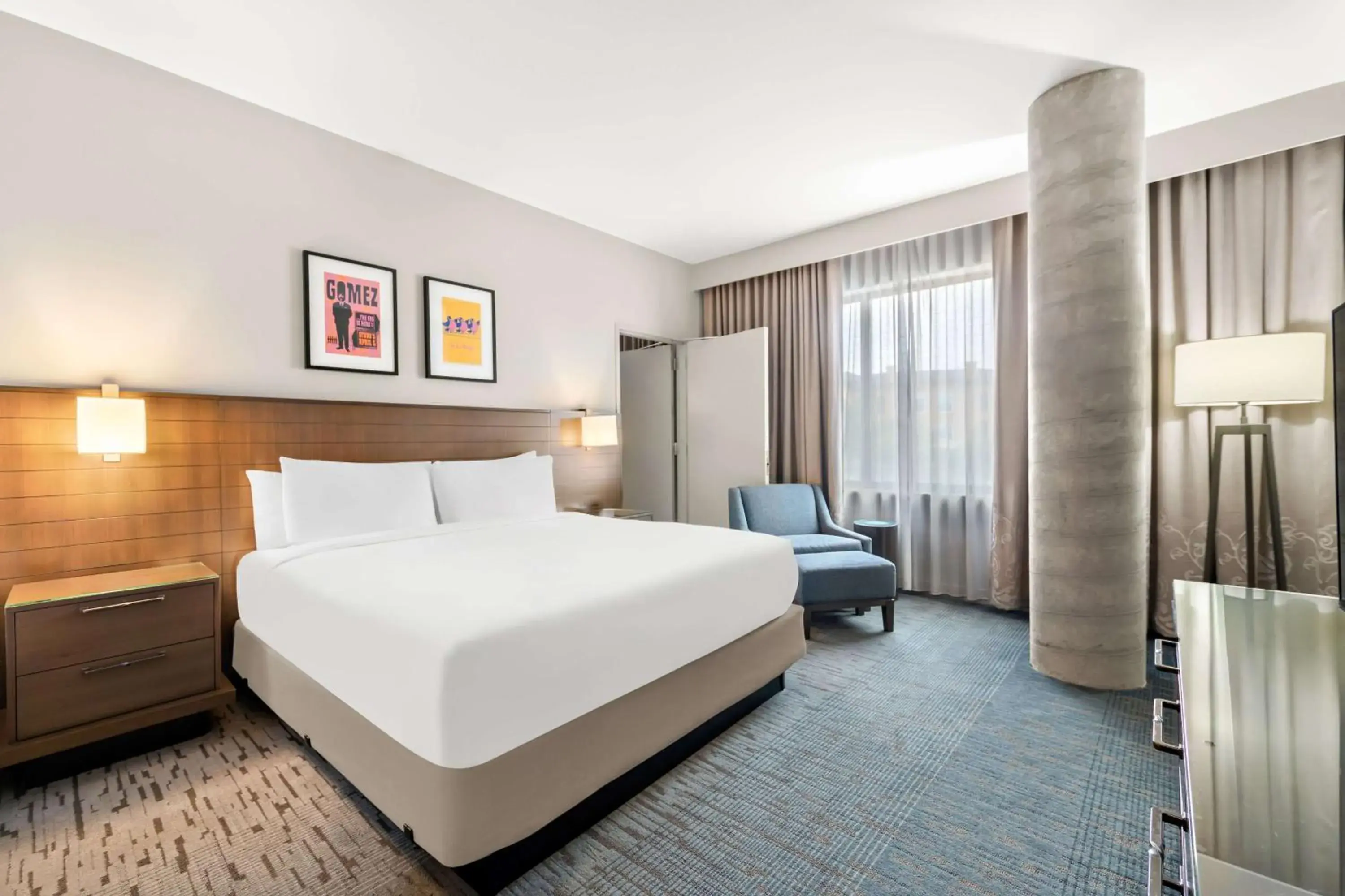 One-Bedroom King Suite -Mobility/Hearing Accessible Roll-In Shower in Sonesta Bee Cave Austin Hill Country One-Bedroom King Suite -Mobility/Hearing Accessible Roll-In Shower in Sonesta Bee Cave Austin Hill Country