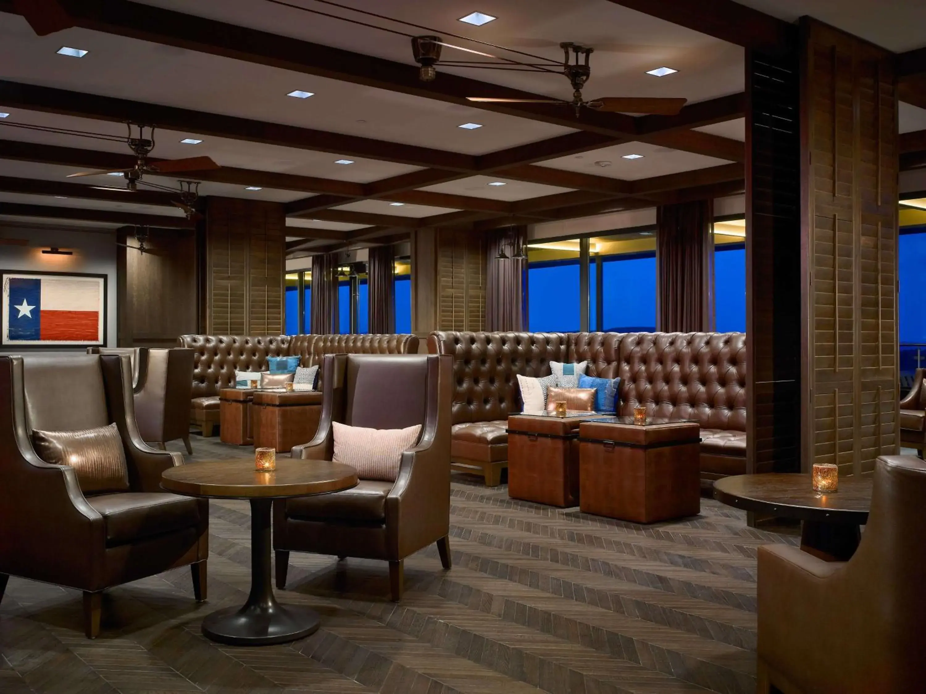 Lounge or bar in Sonesta Bee Cave Austin Hill Country Lounge or bar in Sonesta Bee Cave Austin Hill Country