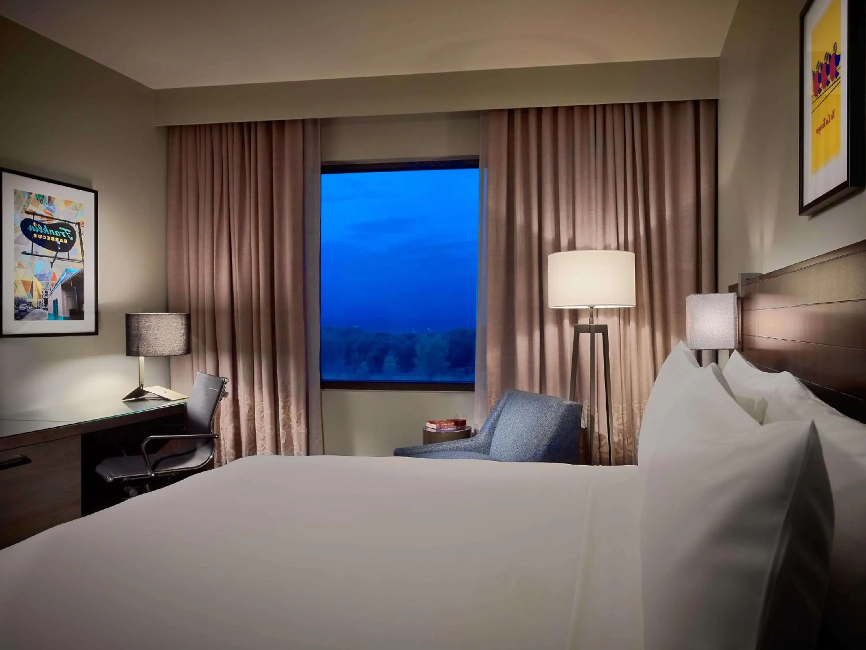 Bedroom, Bed in Sonesta Bee Cave Austin Hill Country