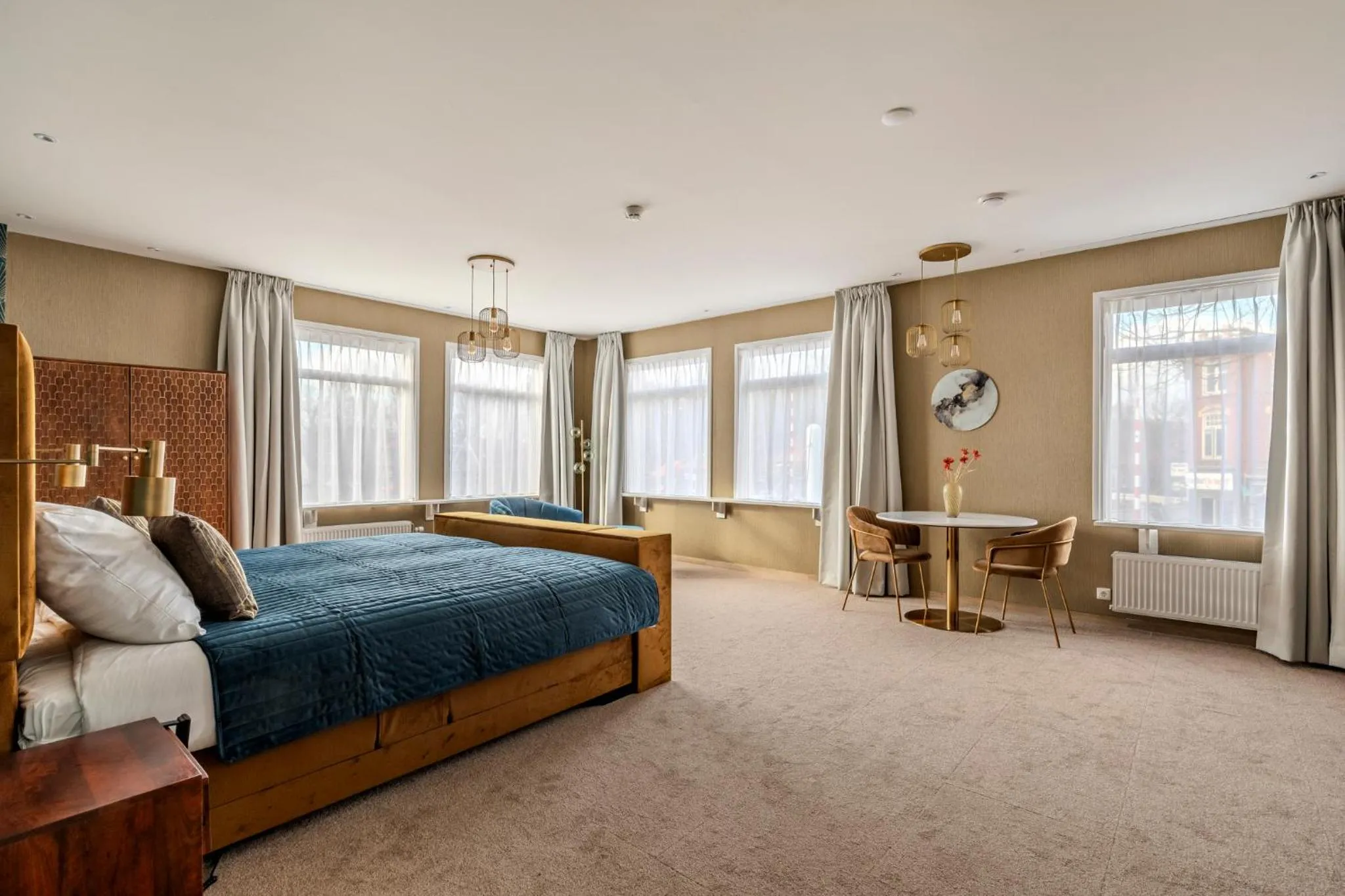 King Suite with Spa Bath - single occupancy in Hotel de Zon anno 1870