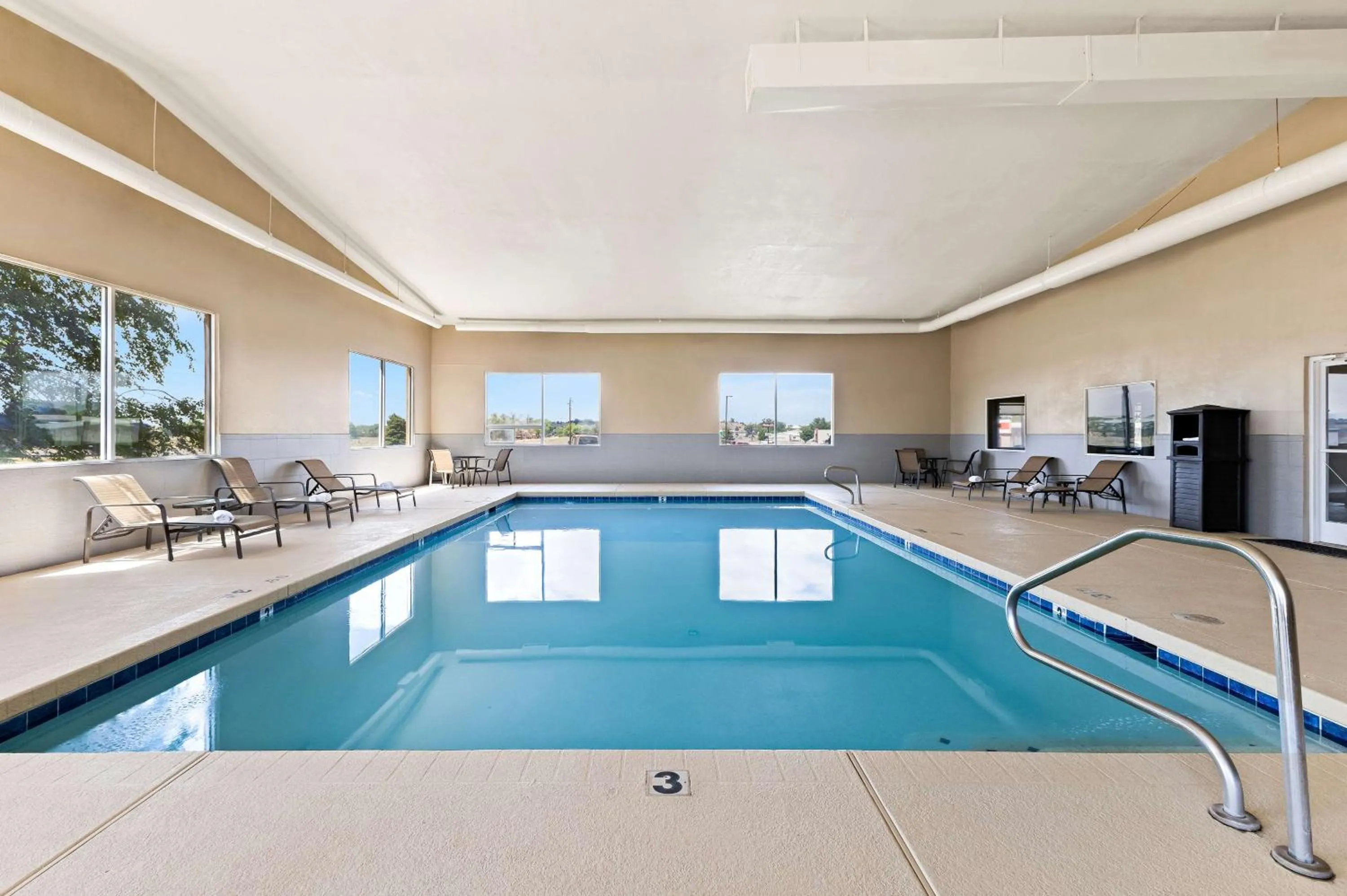 Pool view in Best Western Snowflake Inn