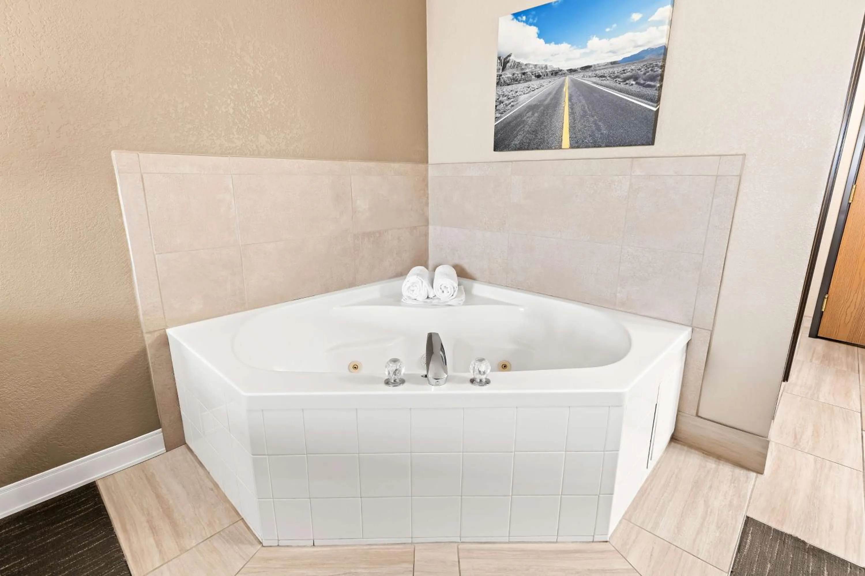 Bedroom in Best Western Snowflake Inn