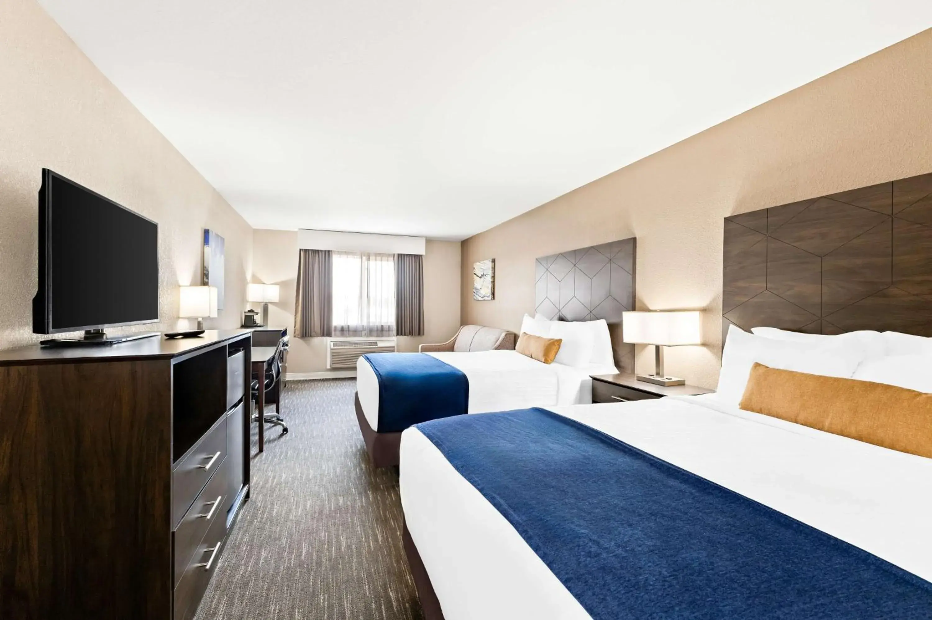 Family Queen Suite with Sofa Bed in Best Western Snowflake Inn Family Queen Suite with Sofa Bed in Best Western Snowflake Inn