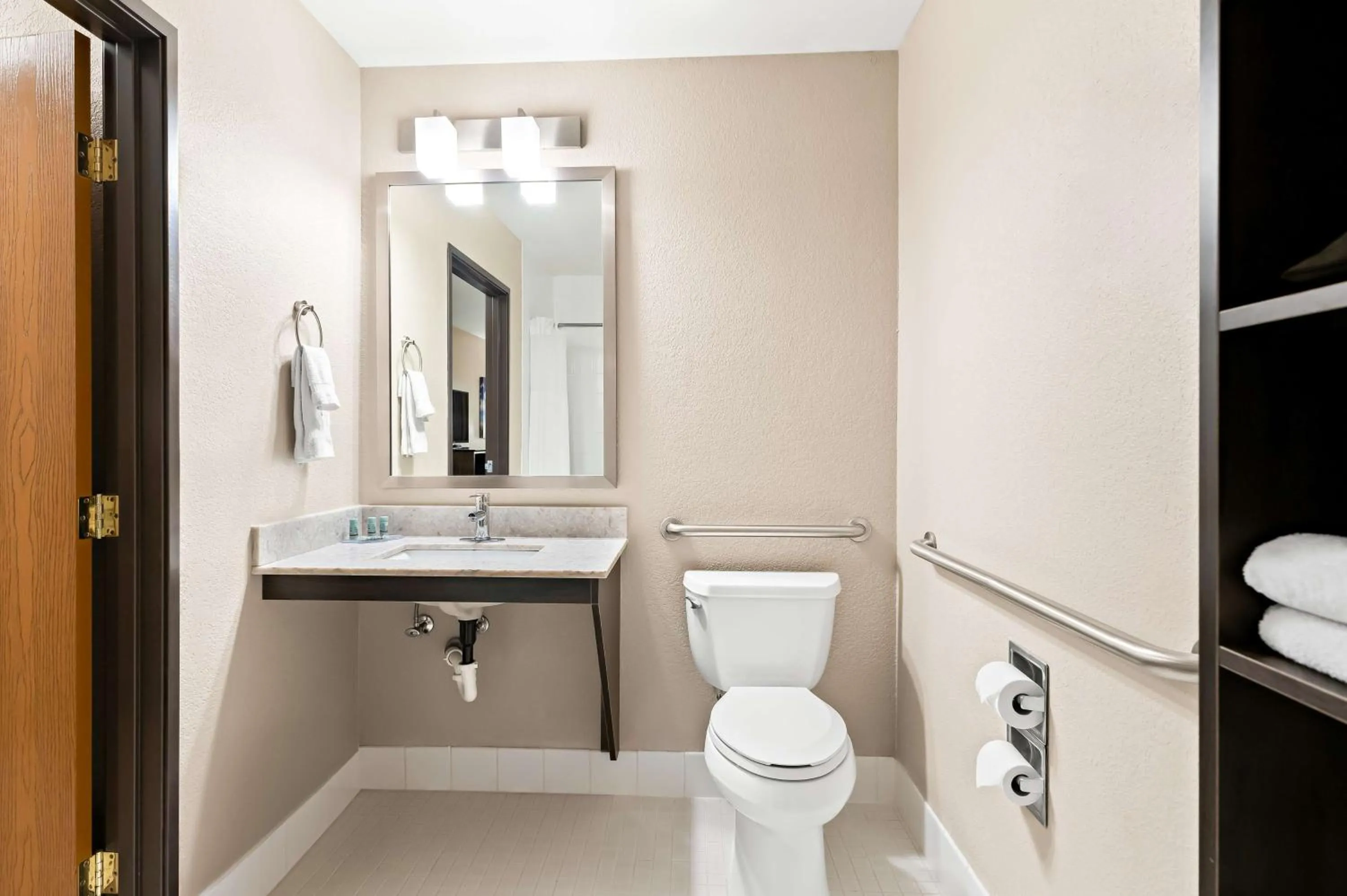 Bathroom in Best Western Snowflake Inn