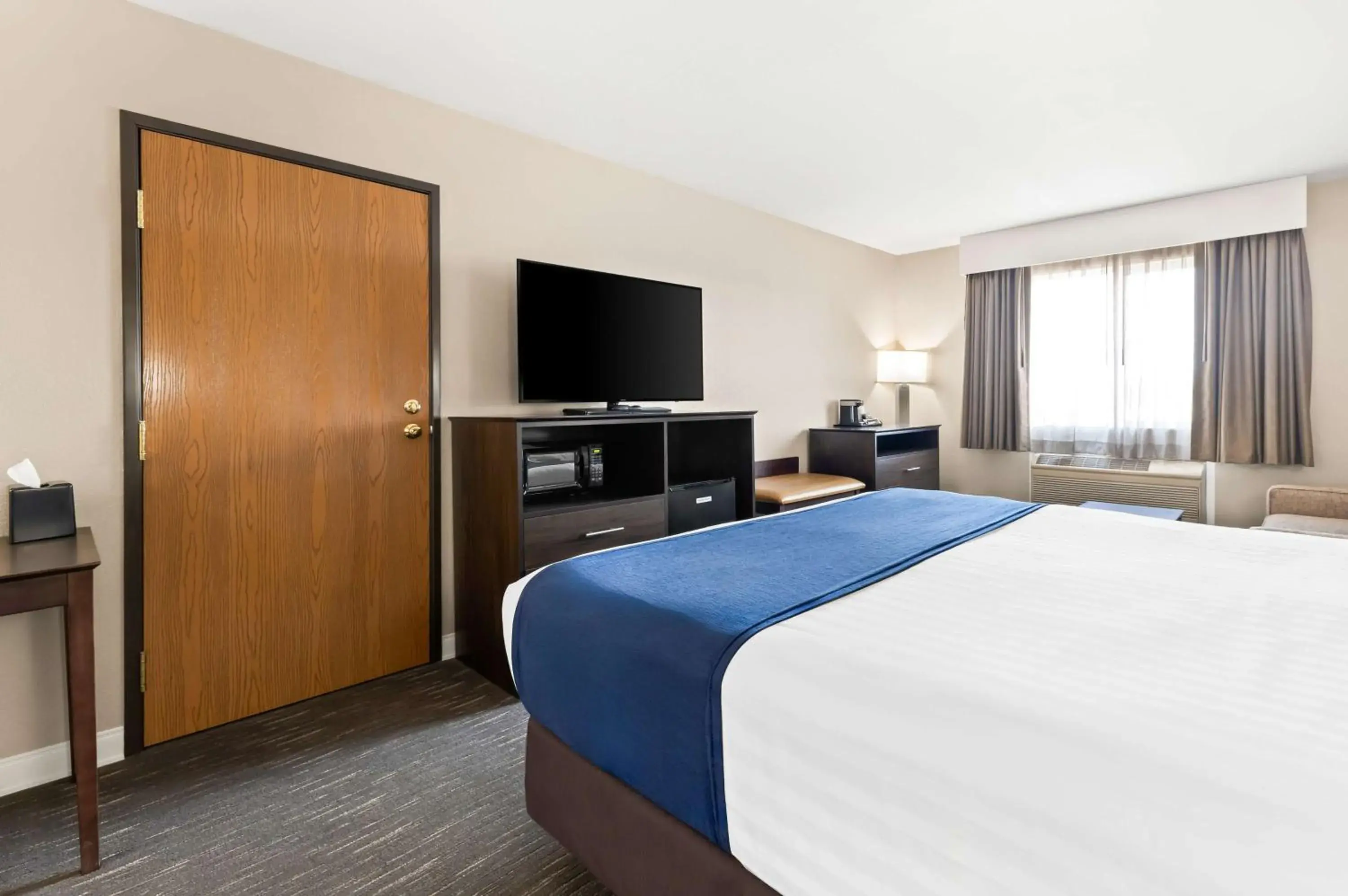 King Suite with Spa Bath and Sofa Bed in Best Western Snowflake Inn King Suite with Spa Bath and Sofa Bed in Best Western Snowflake Inn